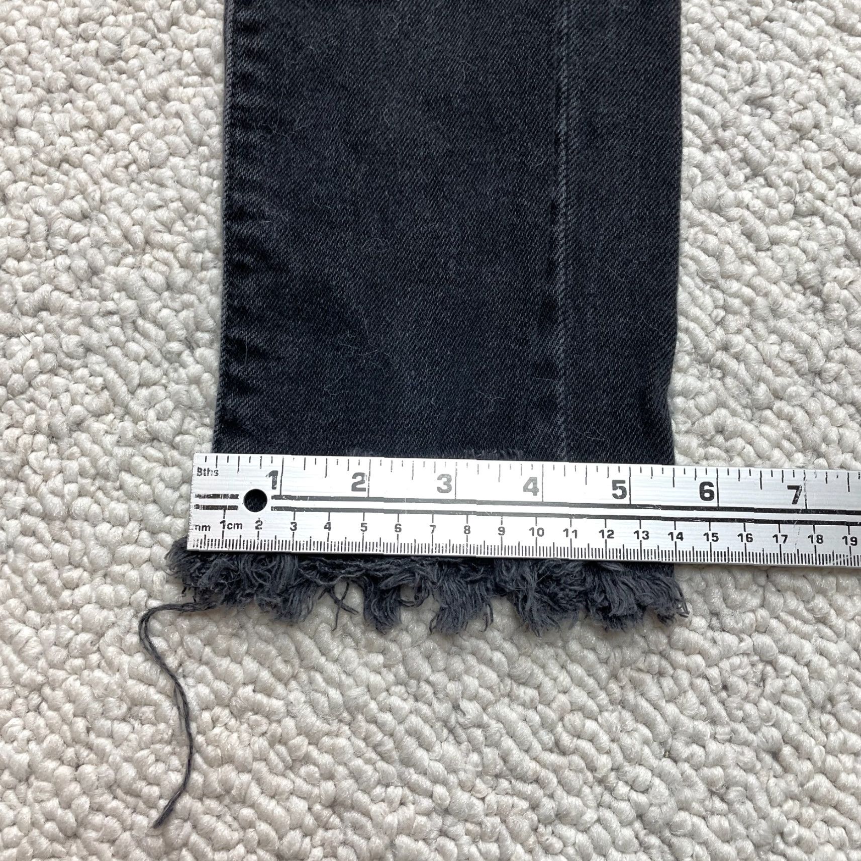 Vintage SO Distressed Mom Jeans Juniors 0 Black Denim High Rise Slim Fit 26x26 Solid Jeans Womens Size 26" / US 2 / IT 38 - 3 Thumbnail