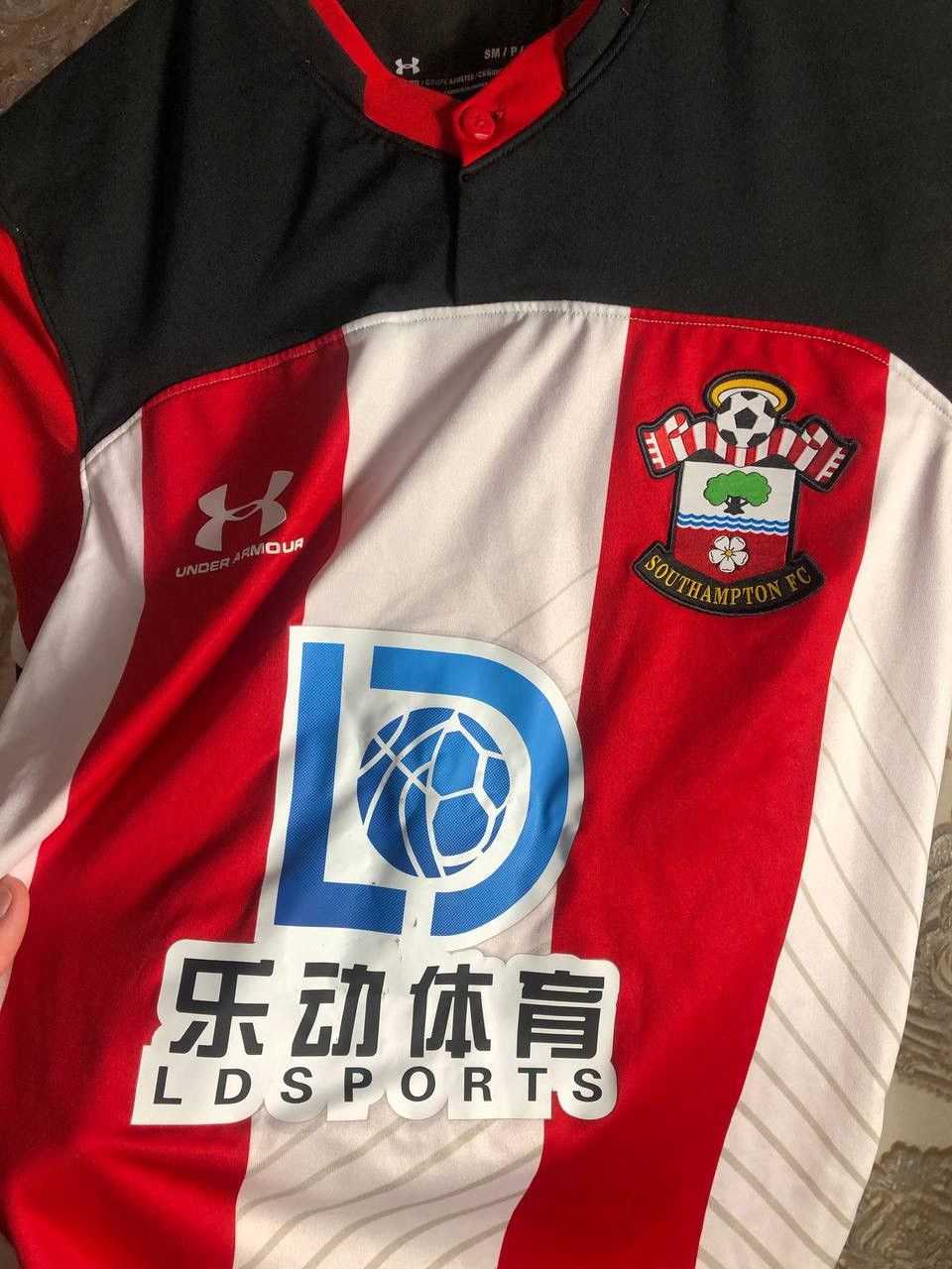 Under Armour VINTAGE UNDER ARMOUR FC SOUTHAMPTON ENGLAND SOCCER JERSEY Size US S / EU 44-46 / 1 - 4 Thumbnail