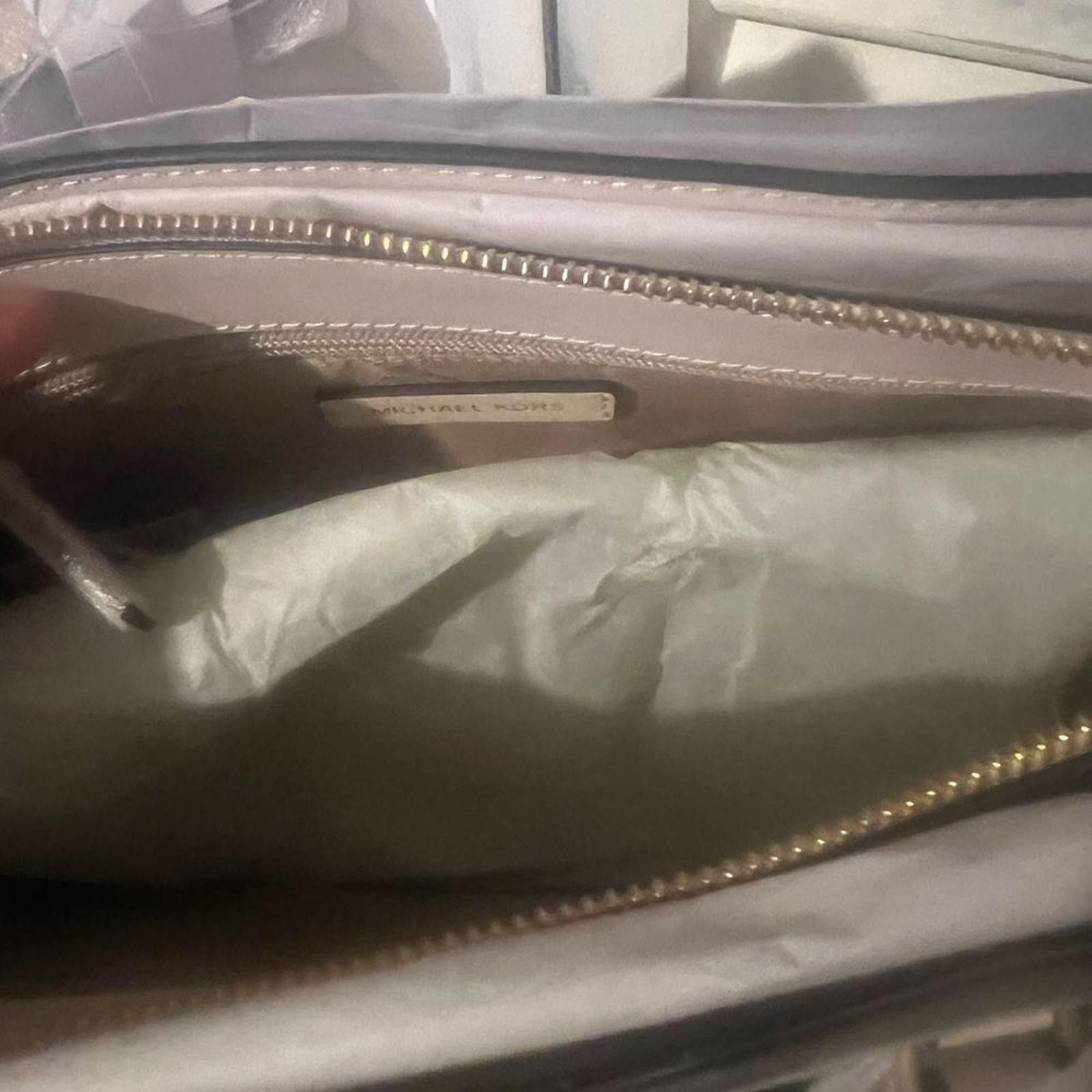 Michael Kors Michael Kors Sheila Medium Satchel Pale Gold Top Handle Bag Size ONE SIZE - 11 Thumbnail