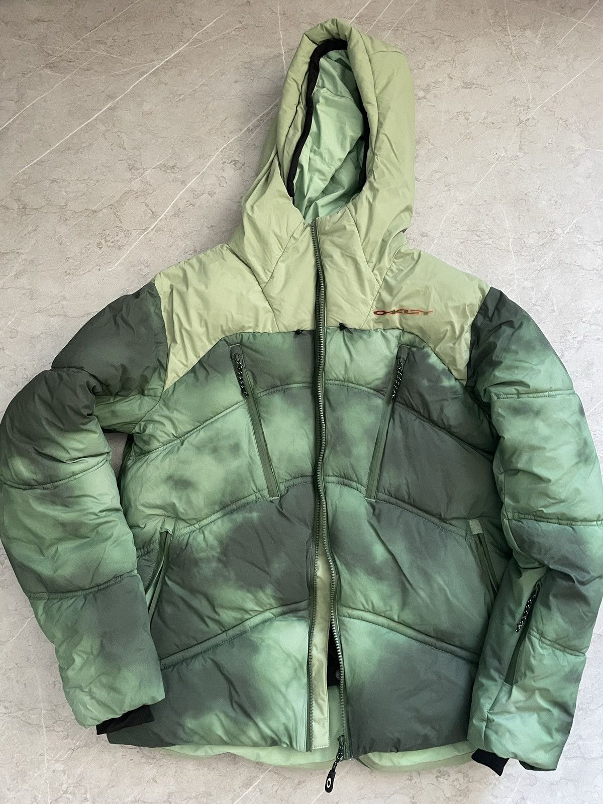 image of Oakley Tie Dye Puffer in Green, Men's (Size Small)