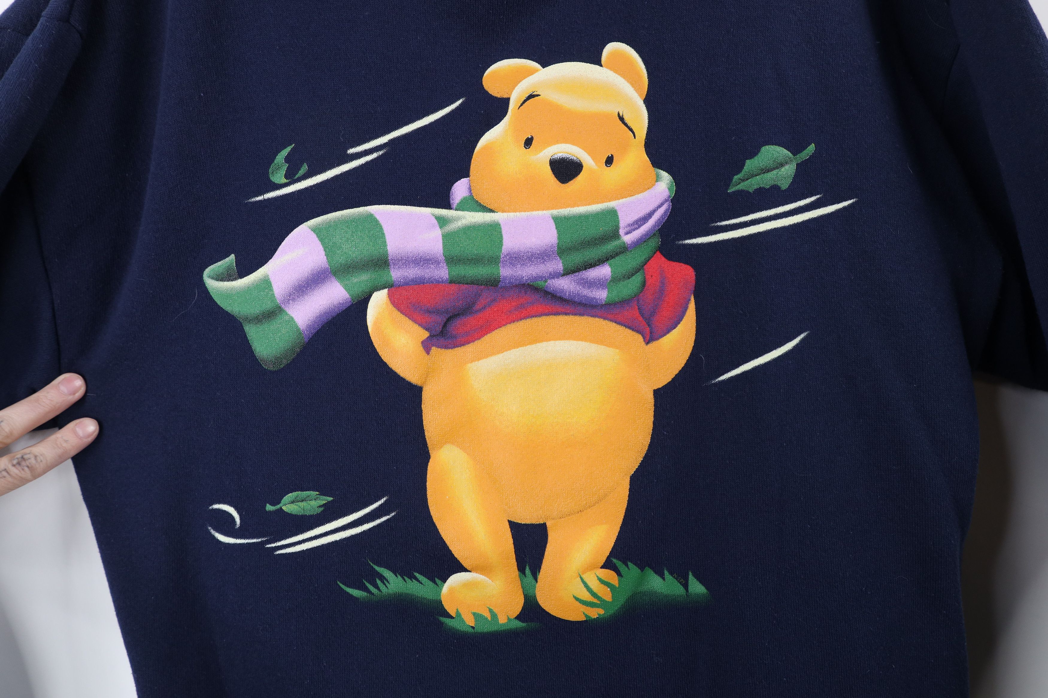 Disney × Vintage Vintage 90s Disney Winnie the Pooh Christmas Sweatshirt Size M / US 6-8 / IT 42-44 - 4 Thumbnail