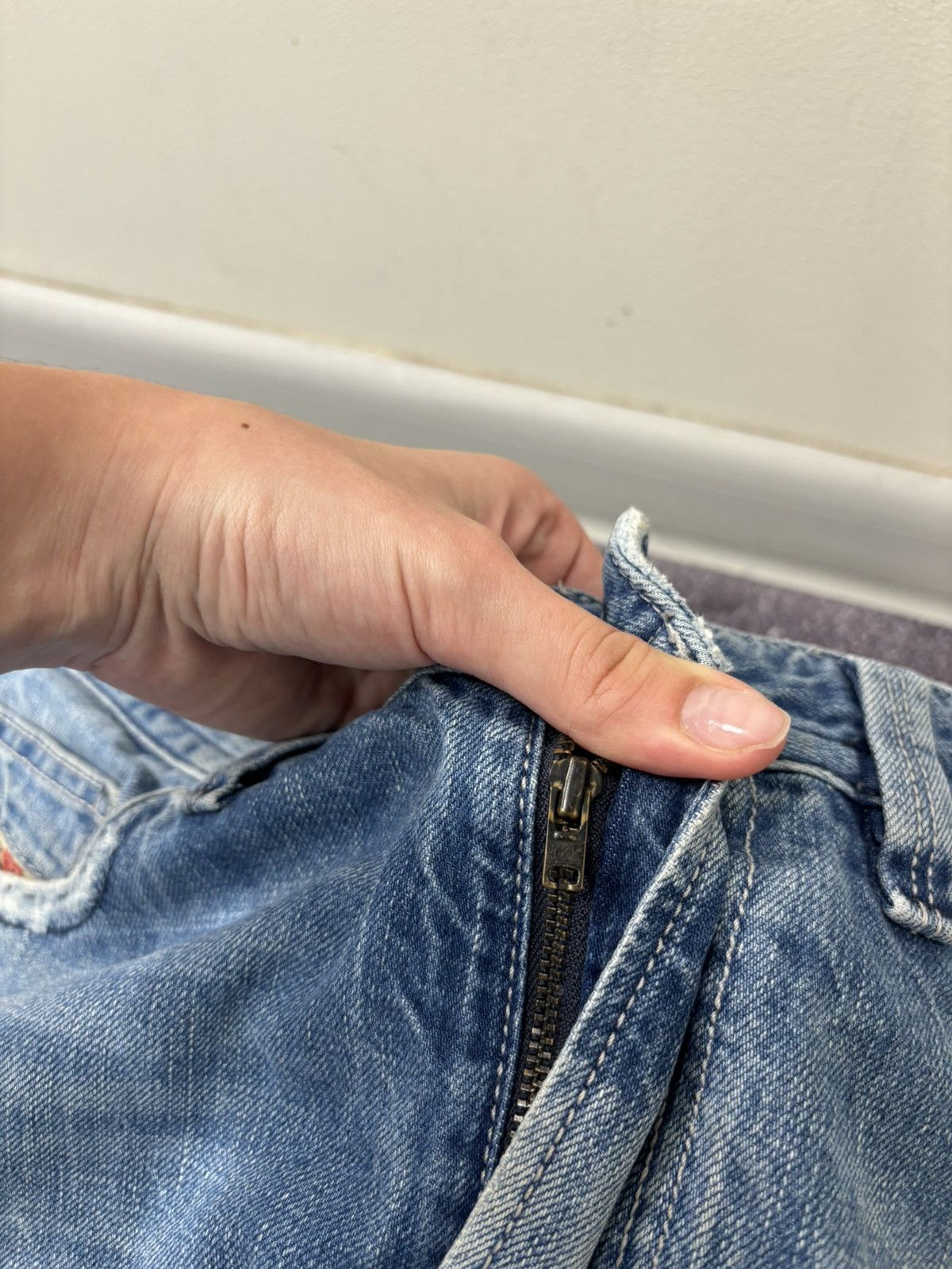 Diesel Vintage Diesel Thavar Y2K Faded Blue Ripped Slim Denim Jeans Size US 33 - 8 Thumbnail