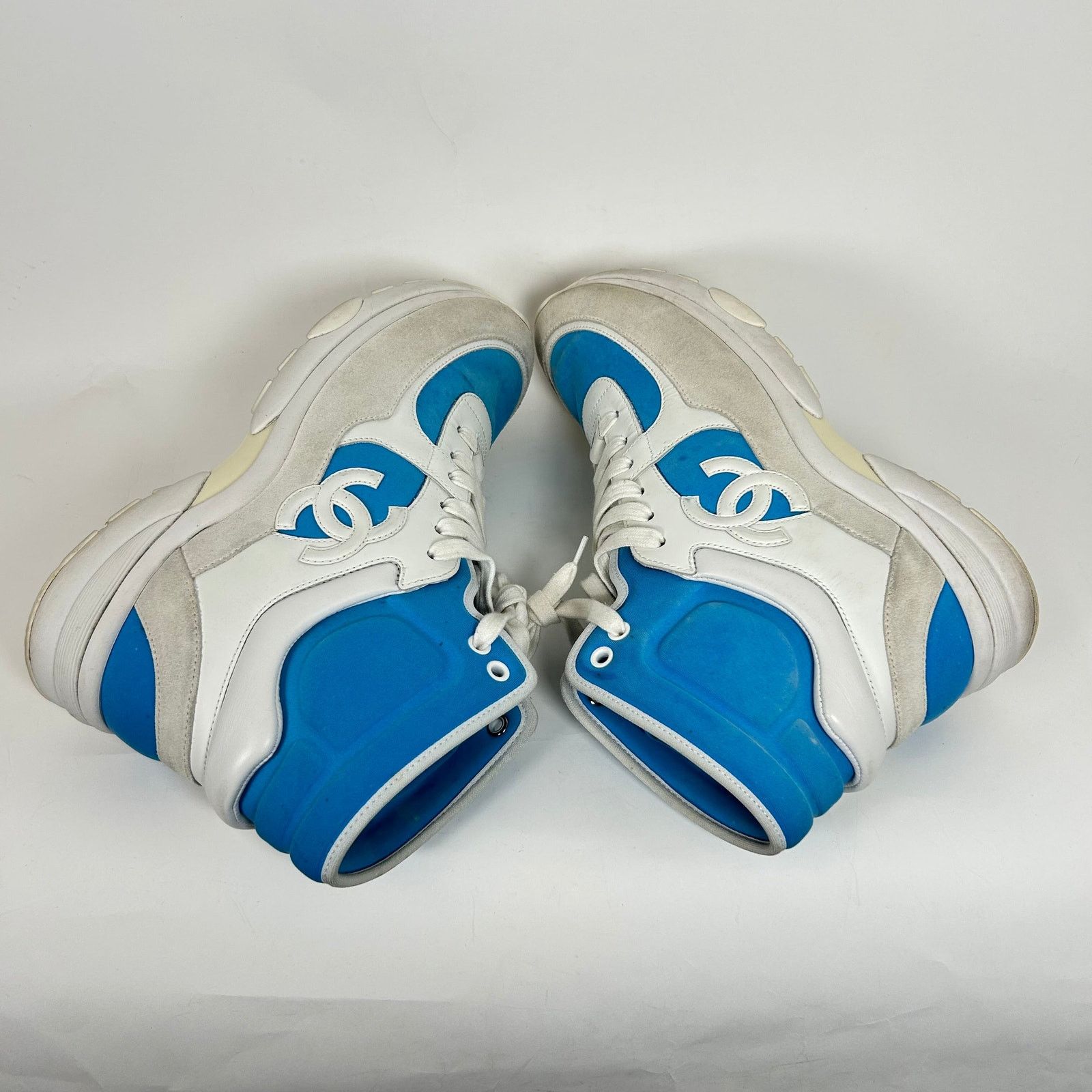 Chanel Chanel White/Blue Interlocking CC High-Top Sneaker Size 38.5 Size US 8 / IT 38 - 5 Thumbnail