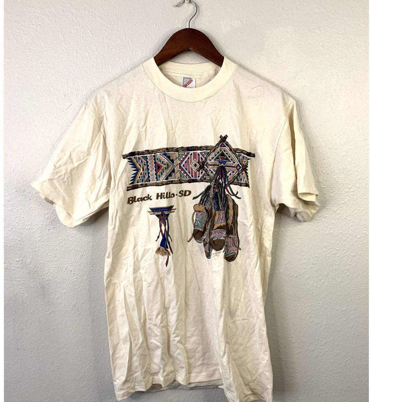 Jerzees × Vintage Vintage South Dakota Black Hills Tribal Graphic Beige Shirt Size US L / EU 52-54 / 3 - 1 Thumbnail