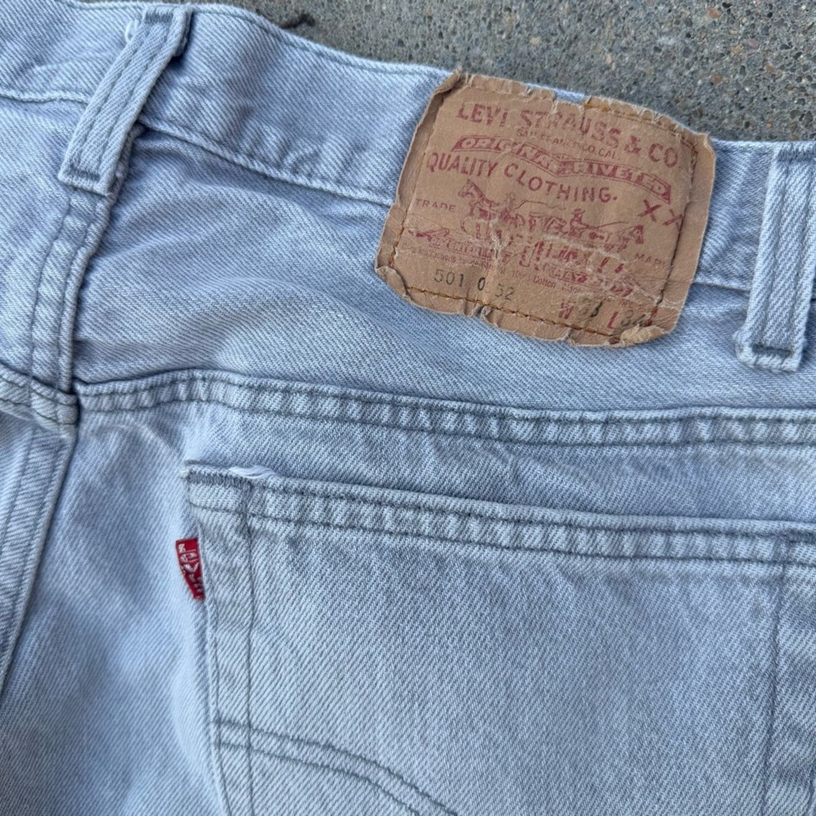 Levi's 80s Levi’s 501 Button Fly Light Gray Straight Leg Jean 33x34 Size US 33 - 14 Thumbnail