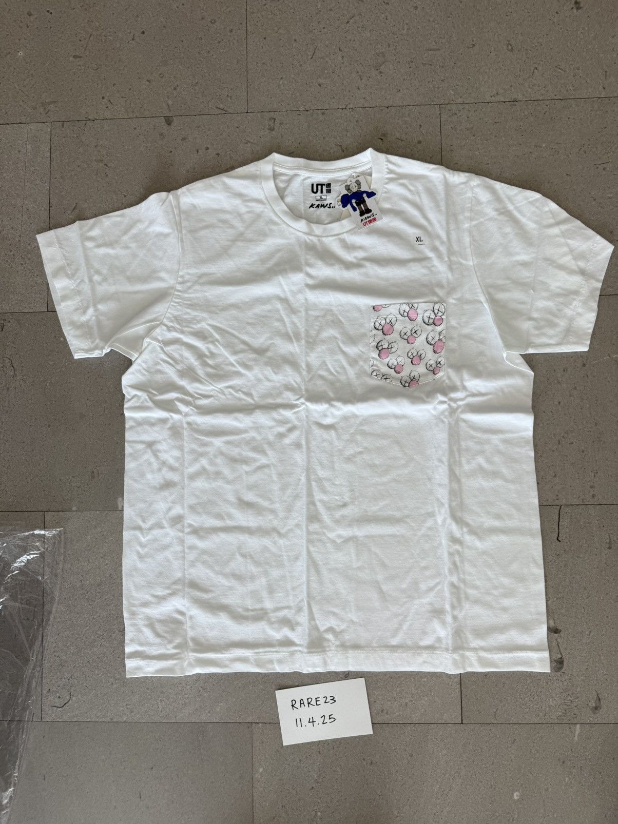 Kaws × Uniqlo Uniqlo x kaws white tshirt “companion” charater Size US XL / EU 56 / 4 - 2 Thumbnail