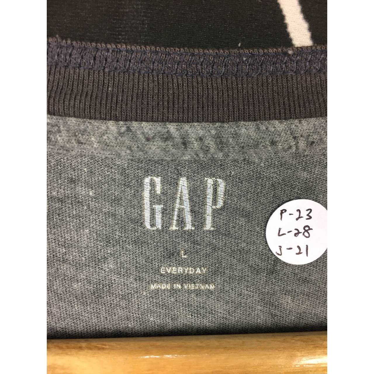 Gap GAP Everyday Casual Henley Neck Raglan Tee Size US L / EU 52-54 / 3 - 8 Thumbnail