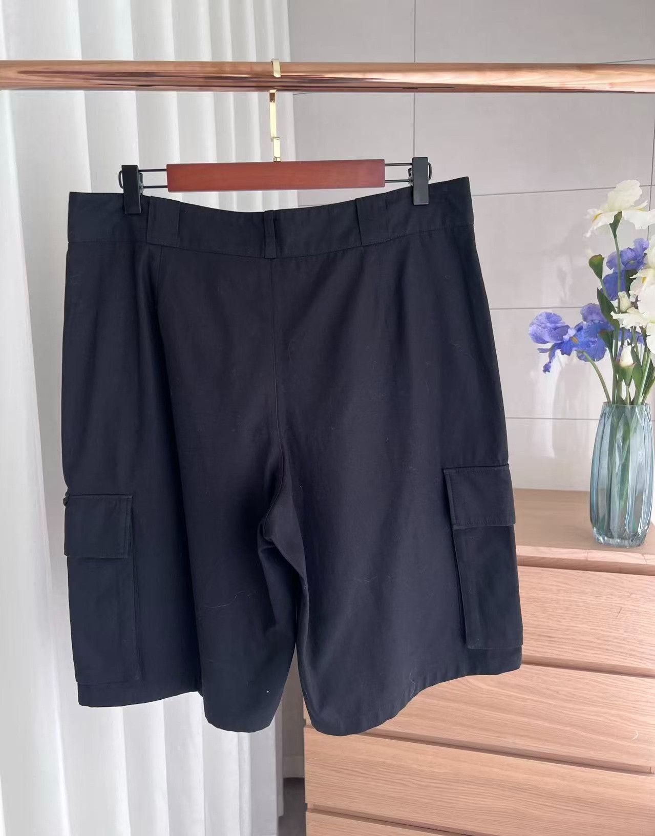 Louis Vuitton Louis Vuitton Black Cargo Shorts Size US 26 / EU 42 - 2 Thumbnail