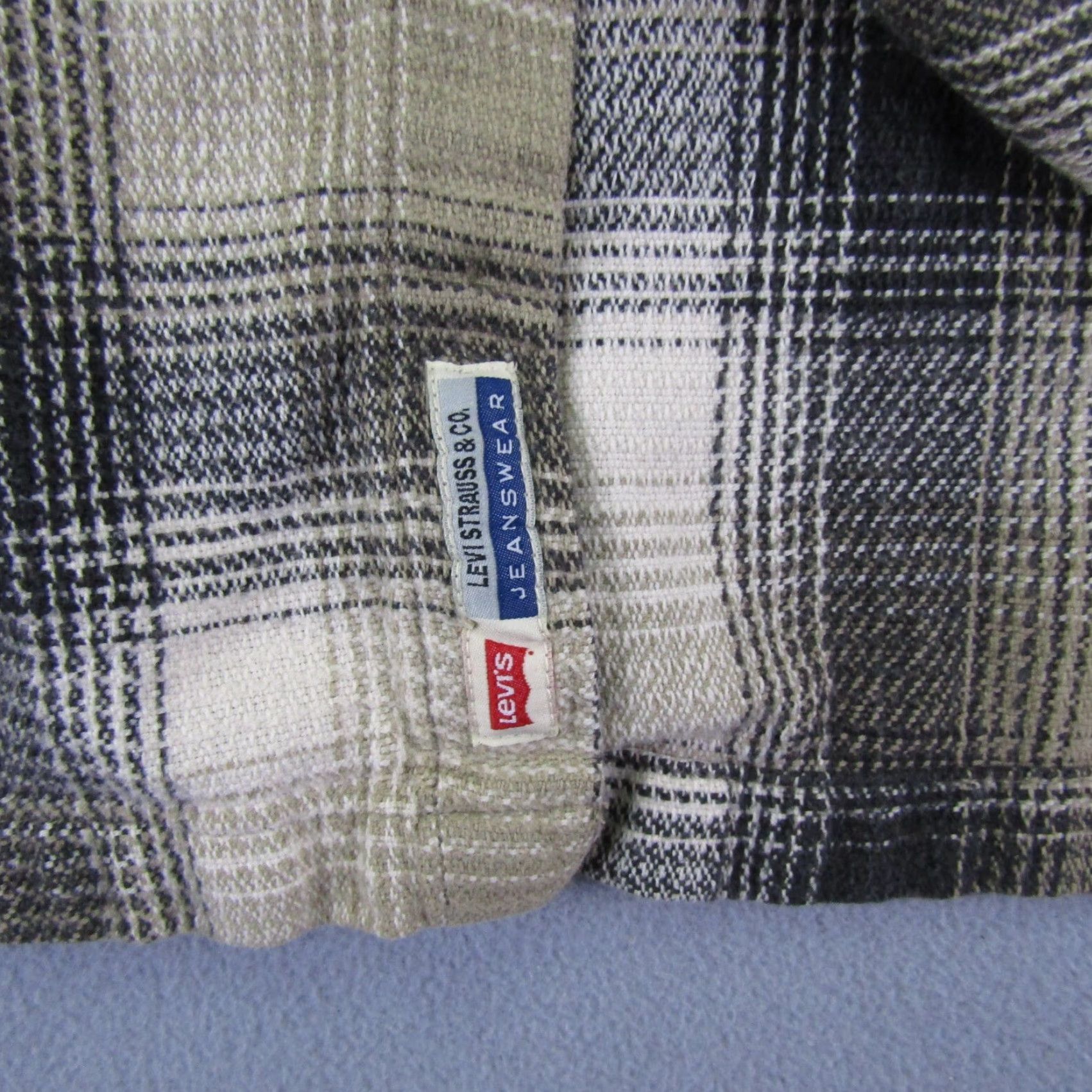 Levi's VINTAGE Levi's Shirt Mens Large Gray Brown Plaid Flannel Button-Up 90s Size US L / EU 52-54 / 3 - 4 Thumbnail