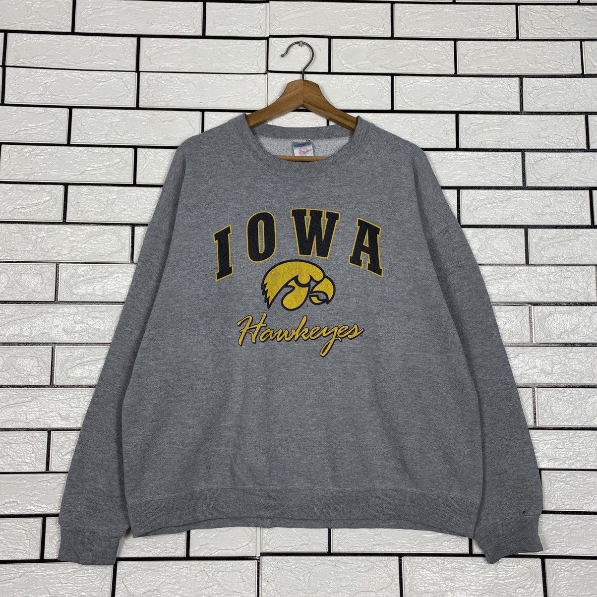 Japanese Brand 📌Vintage lowa Hawkeyes Big Logo Sweatshirt Ncaa Size US XL / EU 56 / 4 - 2 Thumbnail