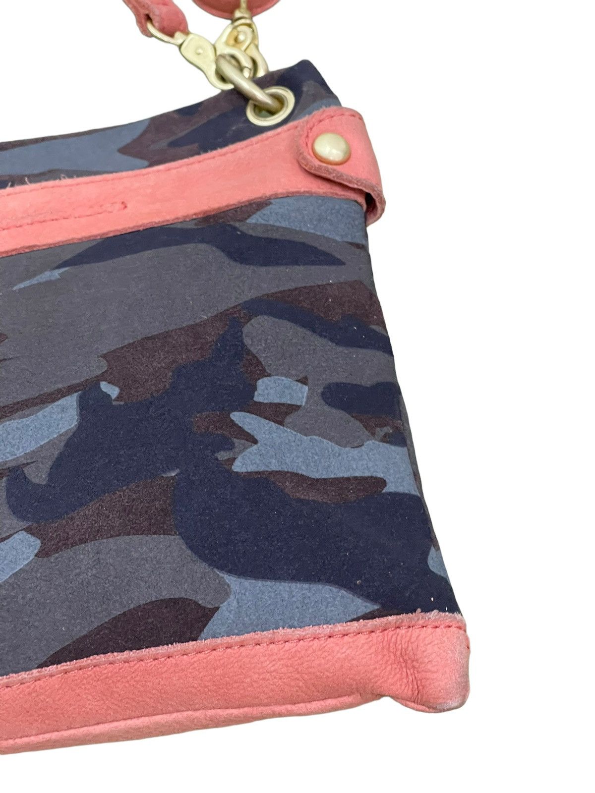 Japanese Brand Full Leather Nouer Cross Body Camo Sling Bag 2🟩 Size ONE SIZE - 7 Thumbnail