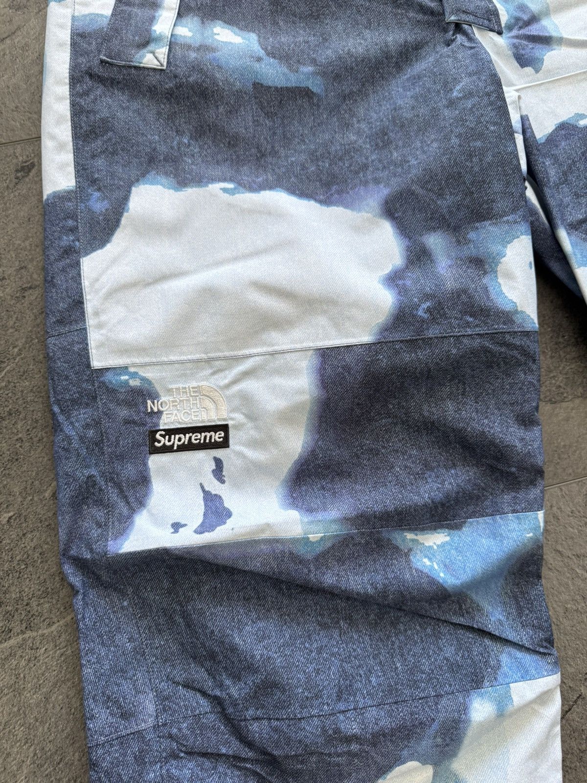 Supreme × The North Face Supreme x The North Face Bleached Denim Print Mountain Pant Size US 32 / EU 48 - 3 Thumbnail