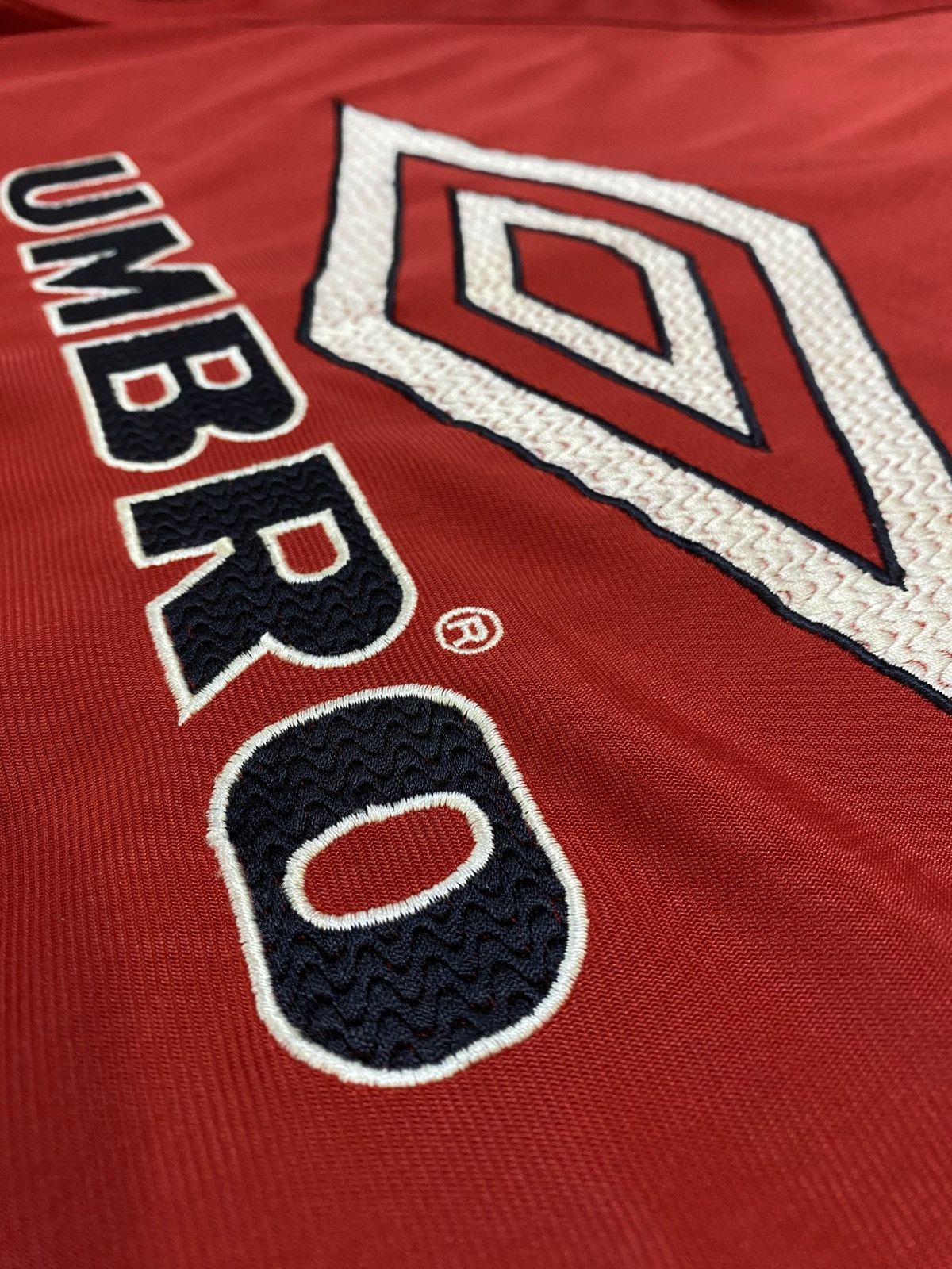 Umbro UMBRO Vintage 90's Y2K Streetwear Sportwear Tracktop Size US L / EU 52-54 / 3 - 7 Thumbnail