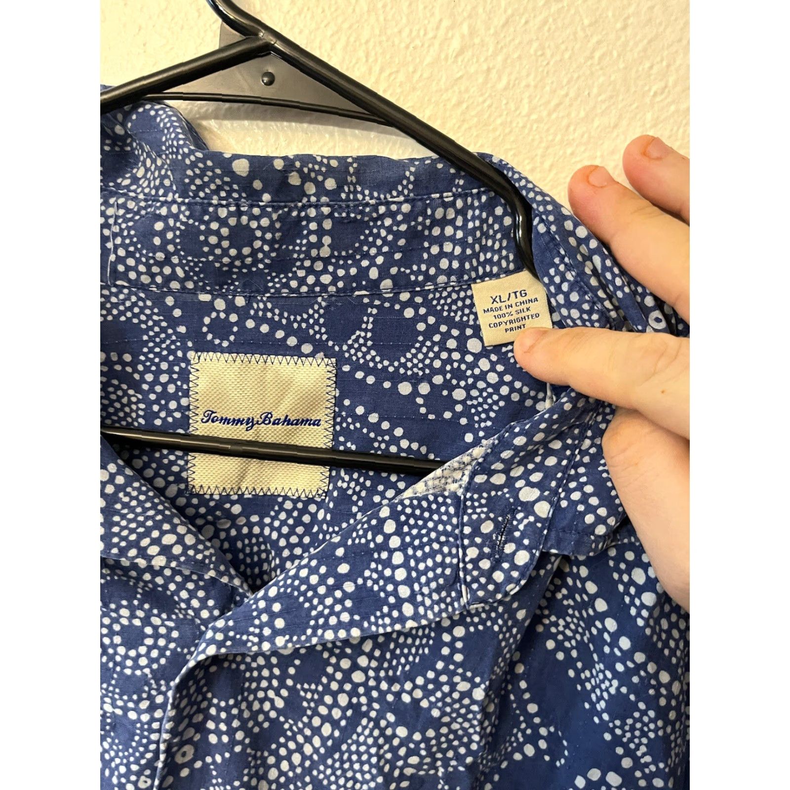 Tommy Bahama VINTAGE Tommy Bahama Geometric Floral Long Sleeve Shirt Mens XL Blue/White Shirt Size US XL / EU 56 / 4 - 3 Thumbnail