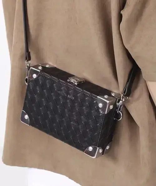 Japanese Brand Faux leather woven box bag shoulder bag Size ONE SIZE - 1 Thumbnail