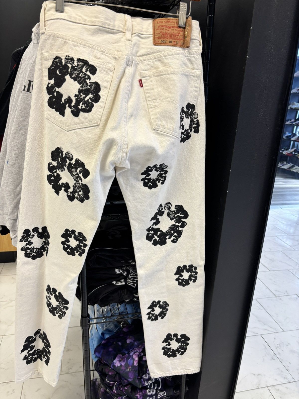 DENIM TEARS Denim tears cotton wreath white jeans Size US 31 - 1 Thumbnail