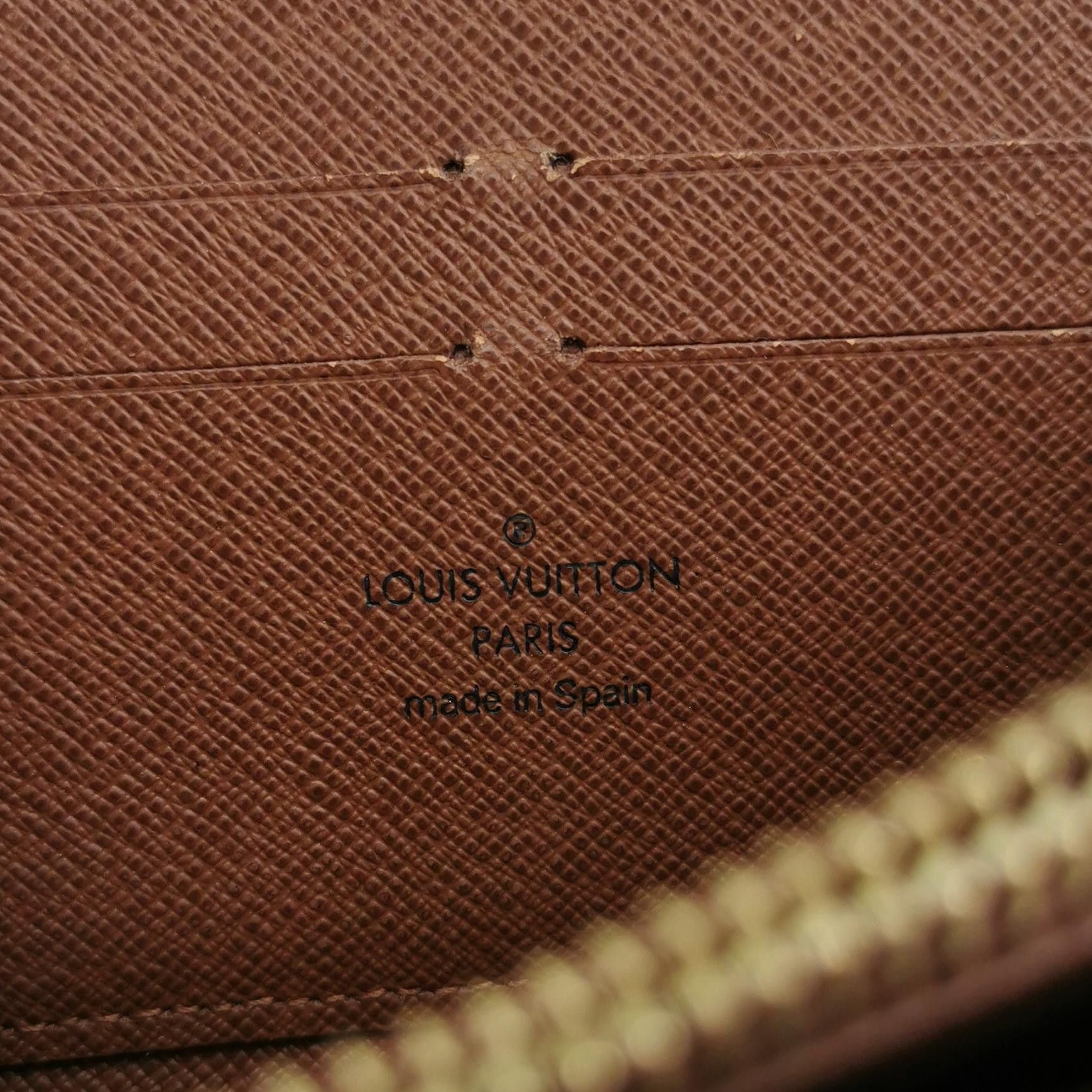 Louis Vuitton Louis Vuitton (LV) ZippyMonogram print zip around wallet -y Size ONE SIZE - 4 Thumbnail