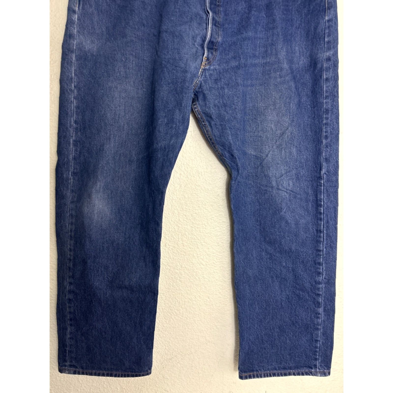 Levi's VINTAGE Levi’s 501 Jeans Men 42x30 Medium Wash Button Fly Blue Straight Mens Size US 42 / EU 58 - 2 Thumbnail