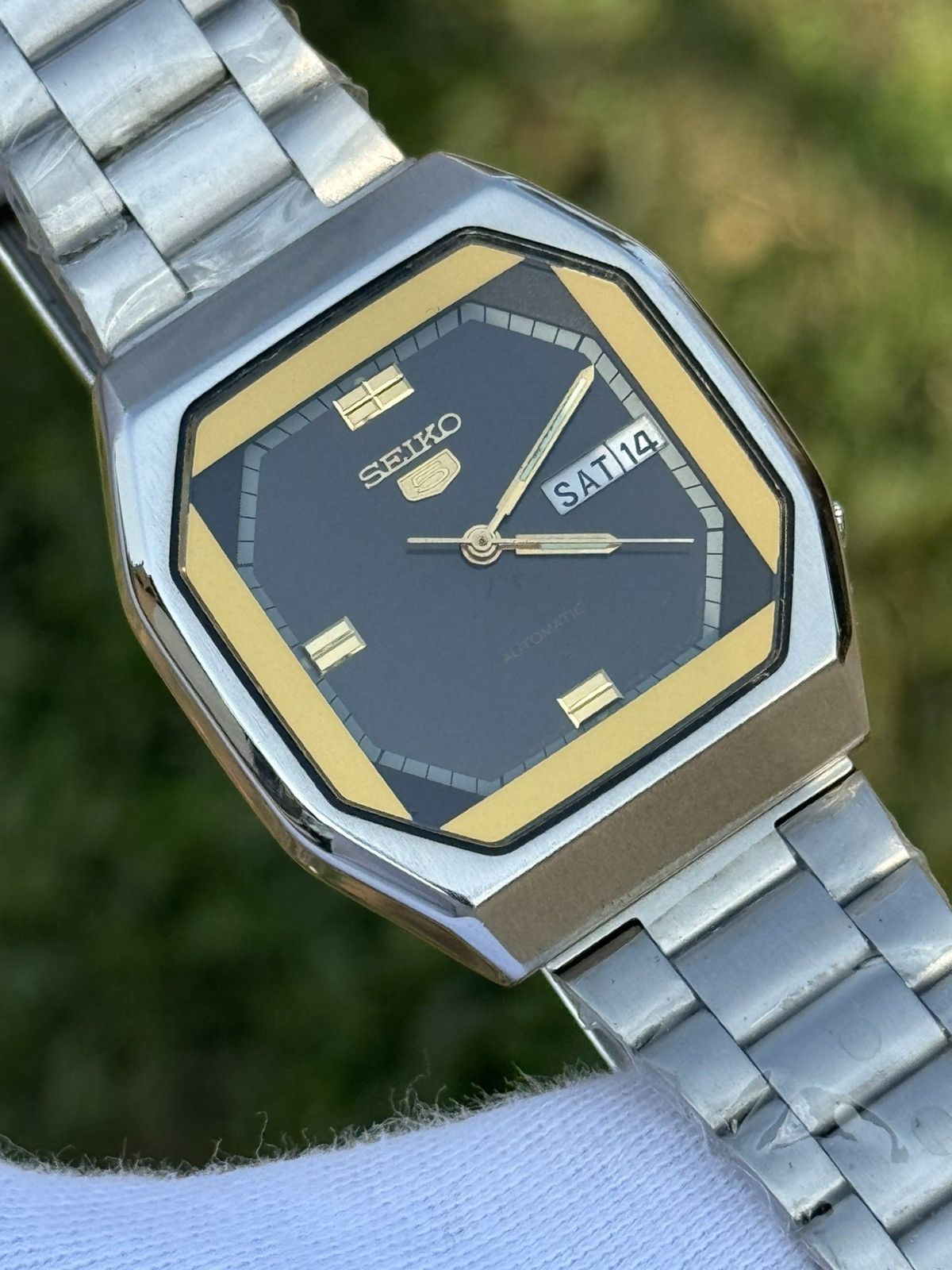Seiko Vintage Seiko 5 Automatic black dial |Cushion Case |Japan Size 36 - 6 Thumbnail