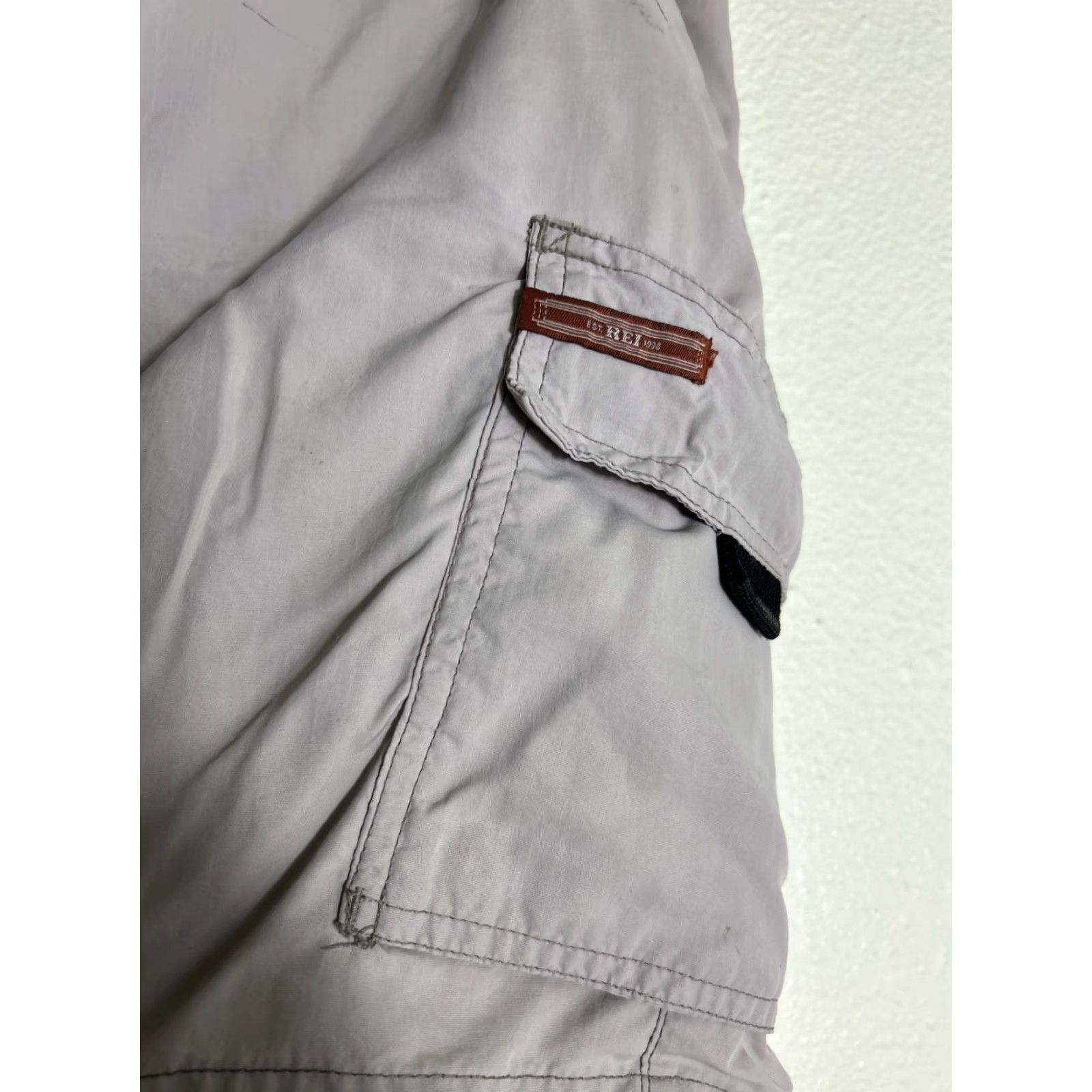 Vintage REI Womens Cargo Shorts Upf 50+ Beige Nylon 38x7 Size 16 Regular Size 38" / US 16 / IT 52 - 6 Thumbnail