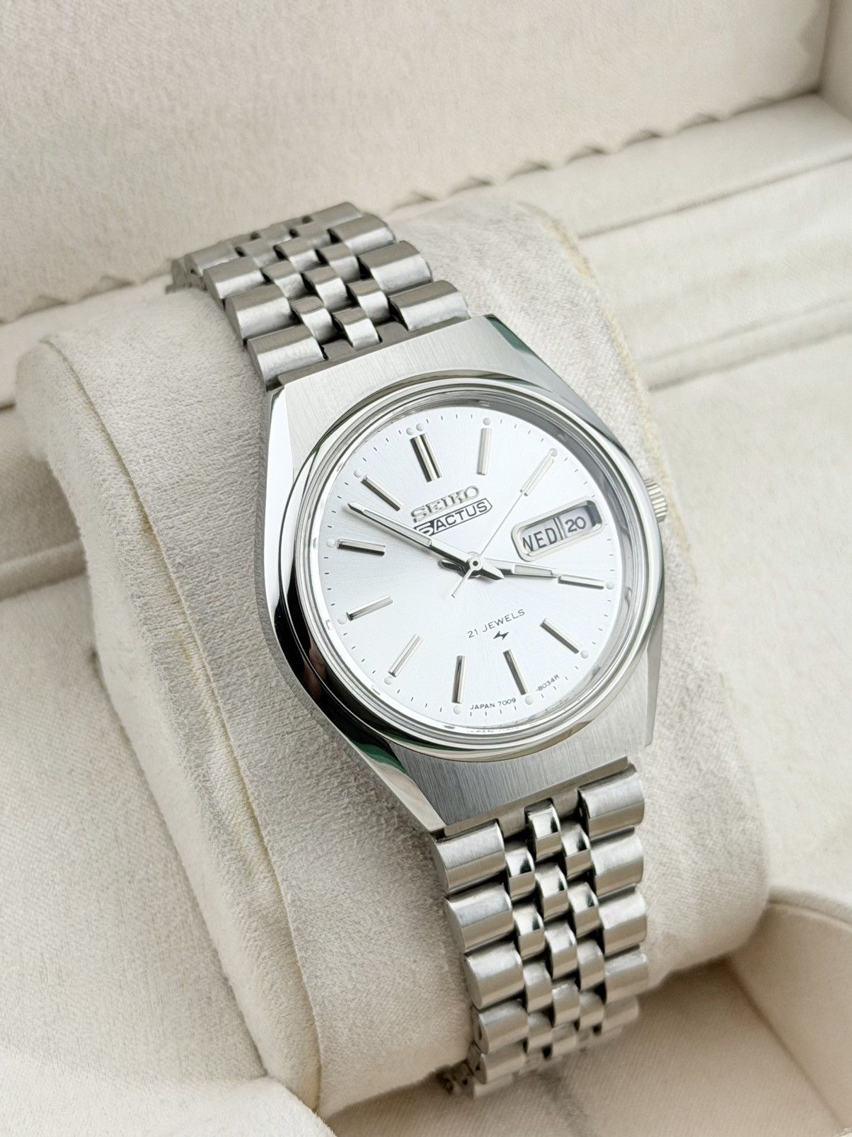 Seiko Seiko Automatic Day/Date Wristwatch Silver Dial Seiko 5 Size 36 - 4 Thumbnail