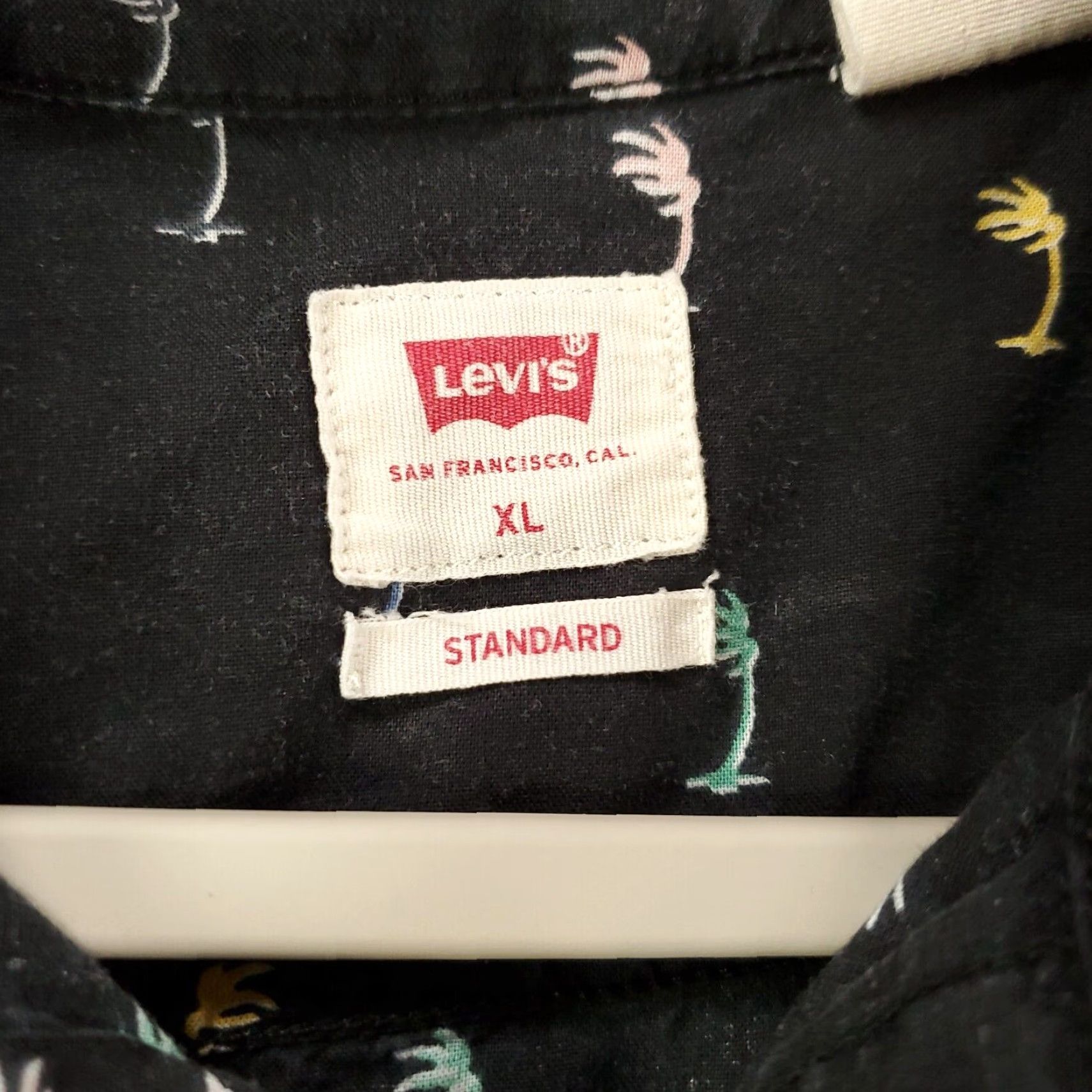 Levi's Levi's Button-Up Shirt Mens XL Black Palm Trees AOP Graphic Standard Fit Shirt Size US XL / EU 56 / 4 - 5 Thumbnail