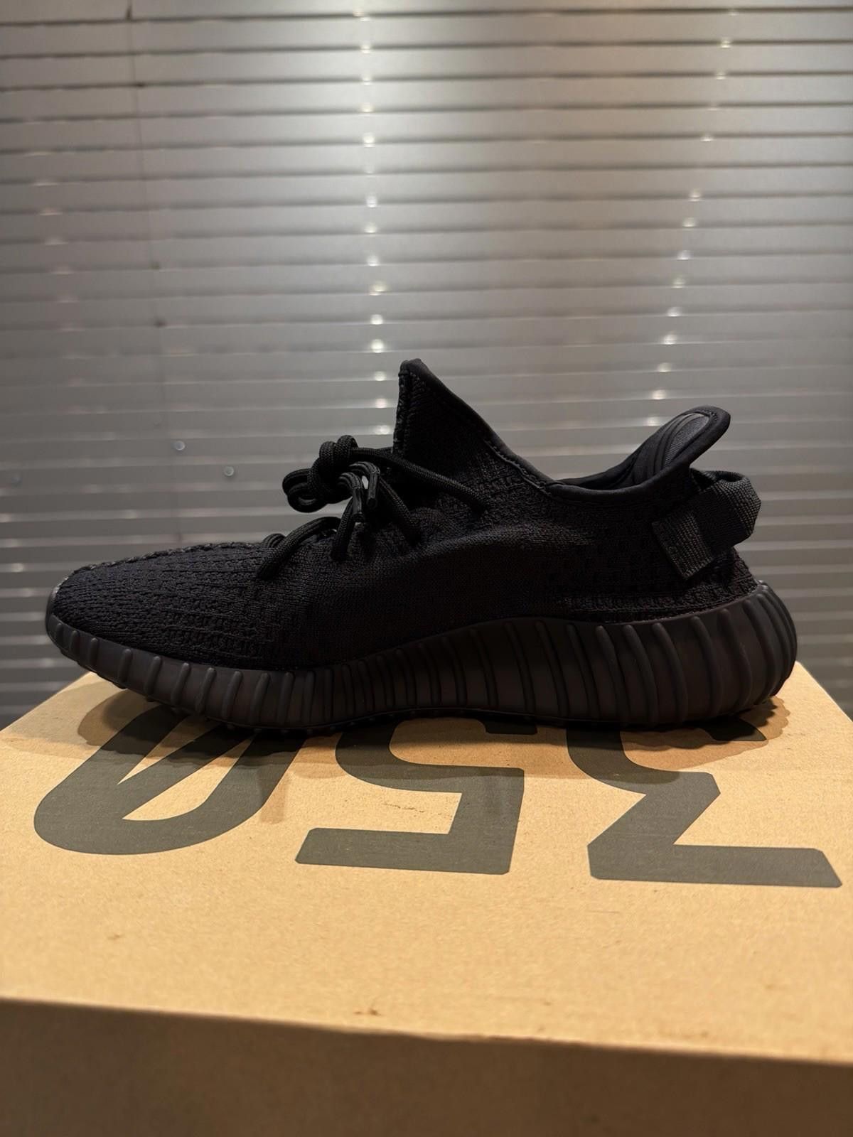 Adidas adidas Yeezy Boost 350 V2 'Onyx' HQ4540 Size 8.5 Men NEW Size US 8.5 / EU 41-42 - 10 Thumbnail