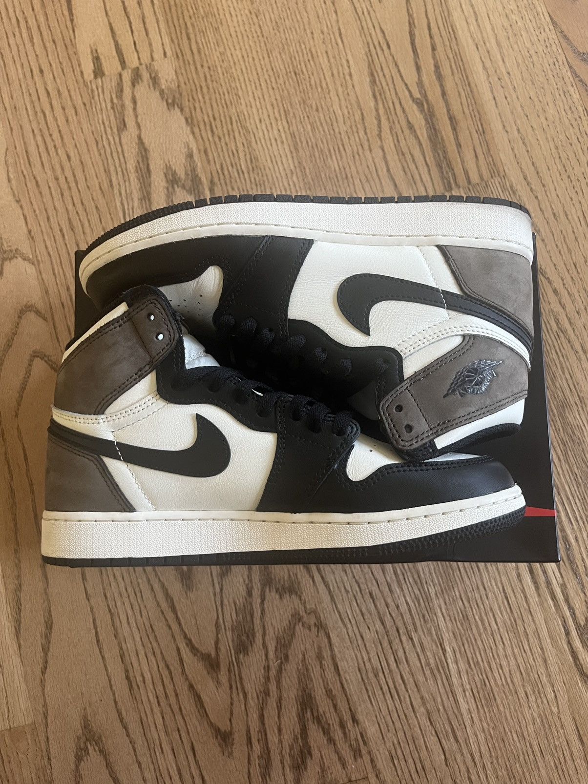 Nike Jordan 1 Mocha Retro High OG (6.5Y - GS) Size US 6.5 / EU 39-40 - 9 Thumbnail