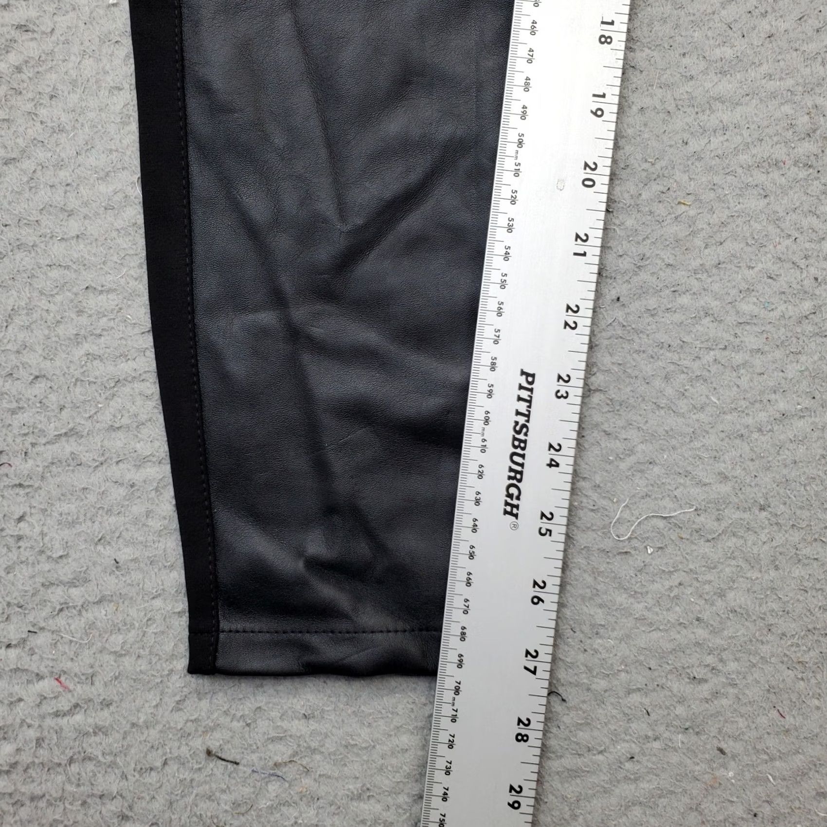 White House Black Market White House Black Market Pants Women 10 Black Side Zip Skinny Leg Size 10 Size 32" / US 10 / IT 46 - 4 Thumbnail