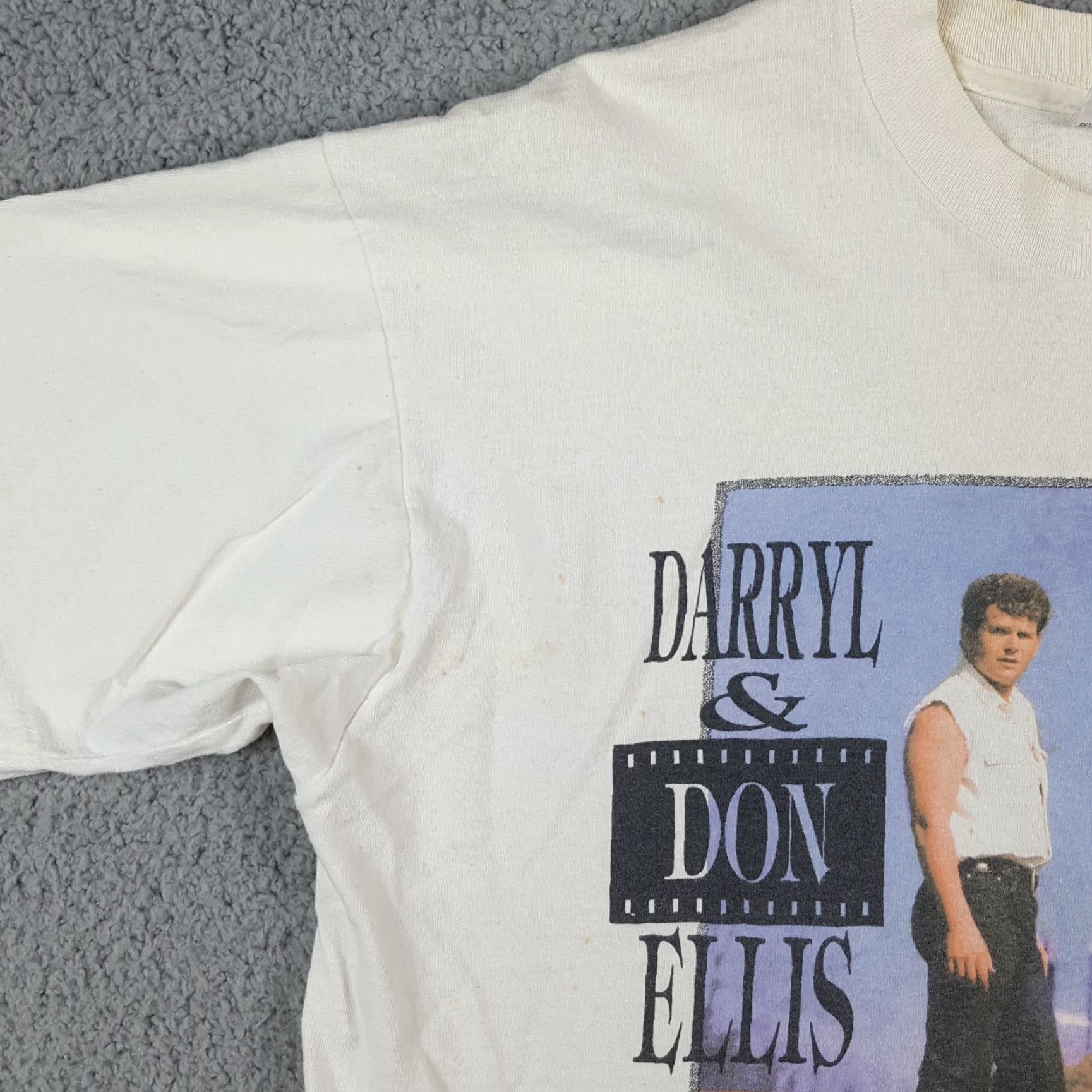 Fruit Of The Loom VINTAGE Fruit of the Loom Darryl & Don Ellis Country Music Tour T-Shirt Men's Large White 90s Retro Band Size US L / EU 52-54 / 3 - 3 Thumbnail