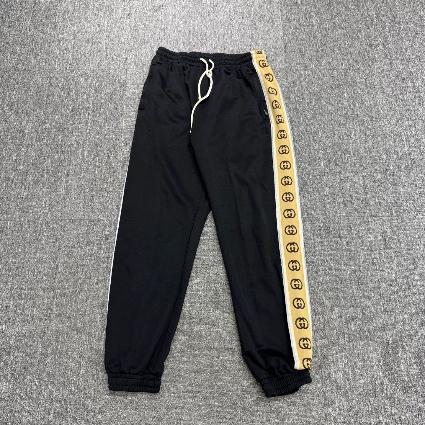 Gucci Gucci 3M Reflective Letter Sweatpants Size US 28 / EU 44 - 1 Thumbnail