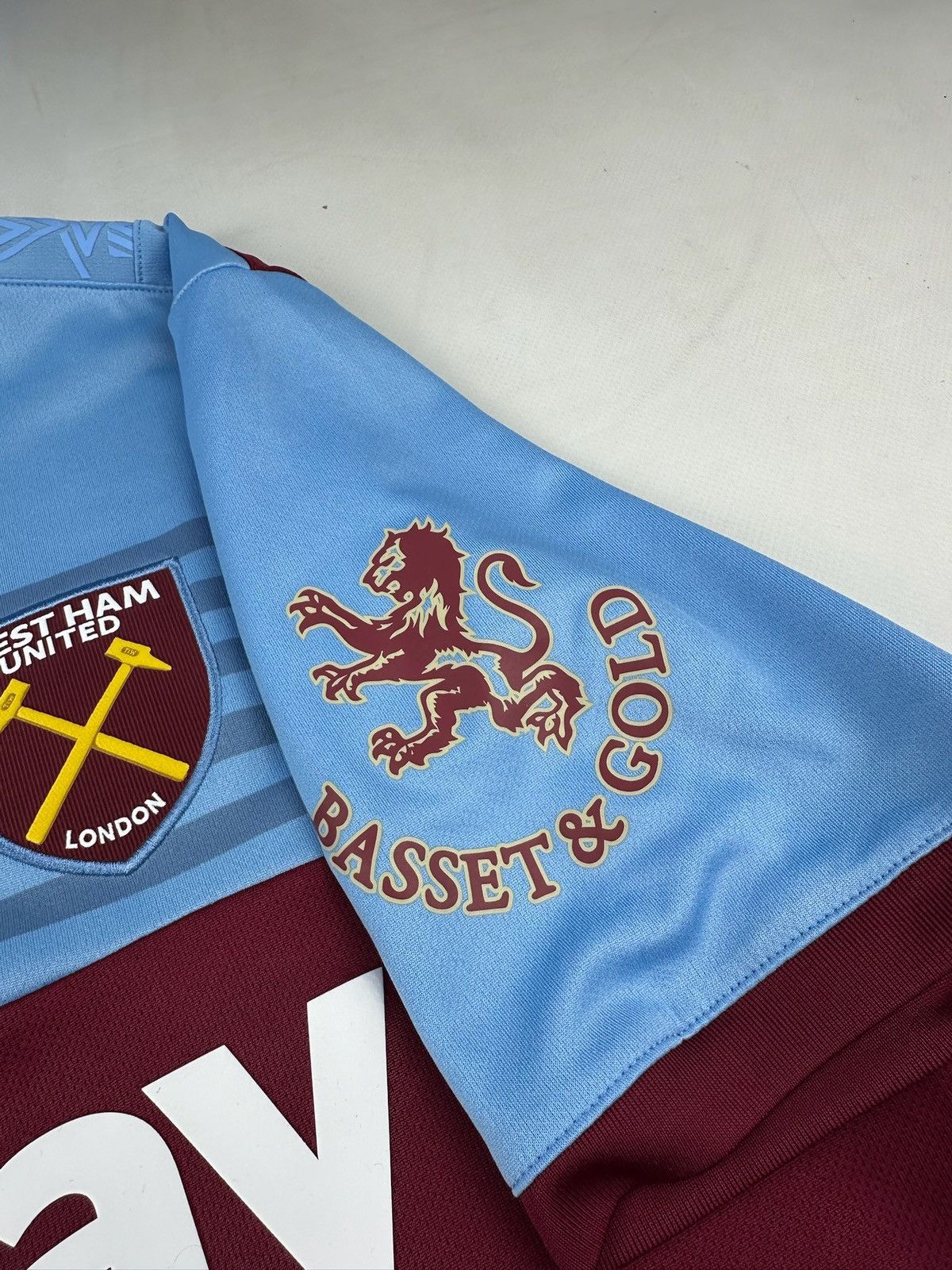 Umbro × Vintage Umbro West Ham United betway Soccer team jersey Size US L / EU 52-54 / 3 - 9 Thumbnail
