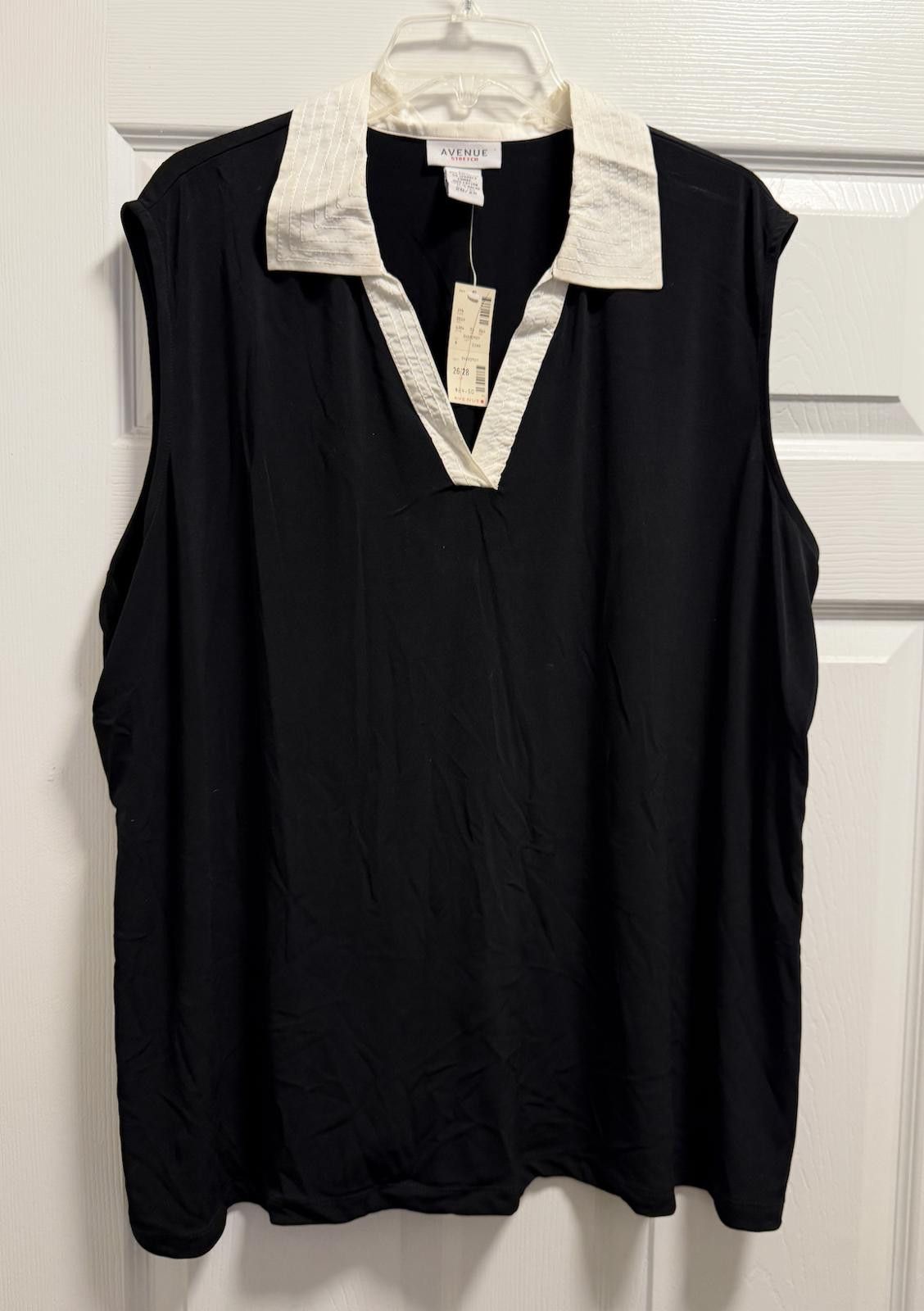 Designer Chic Avenue Stretch Black Top w/ White Collar – 26/28 Blouse Size M / US 6-8 / IT 42-44 - 1 Thumbnail