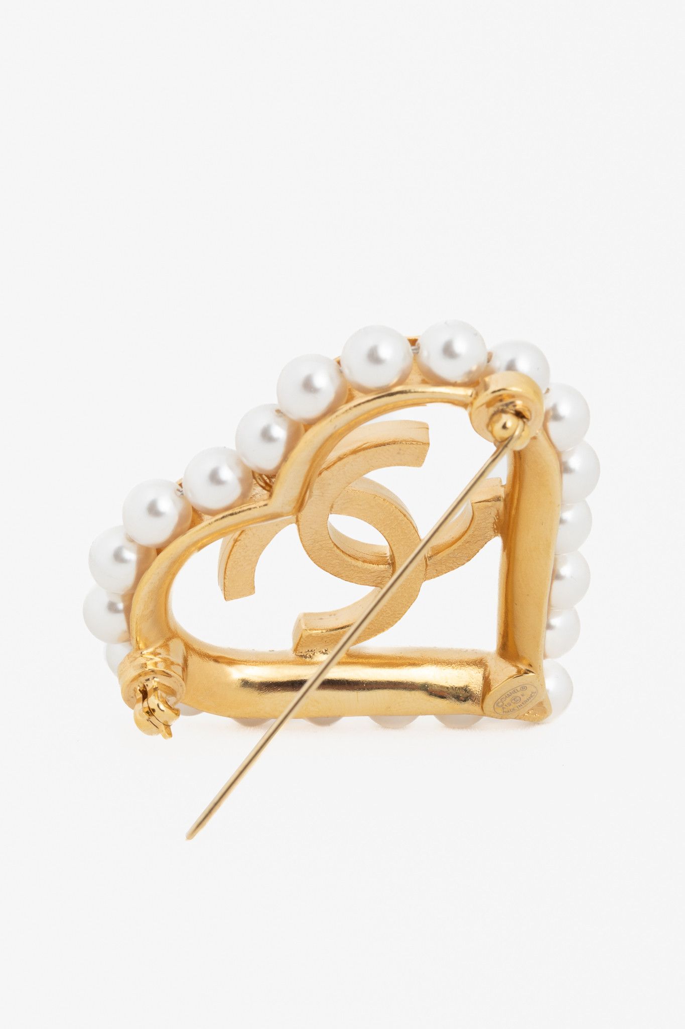 Chanel Chanel 19K Gold-Tone Faux-Pearl-Embellished CC-Heart Brooch Size ONE SIZE - 2 Thumbnail