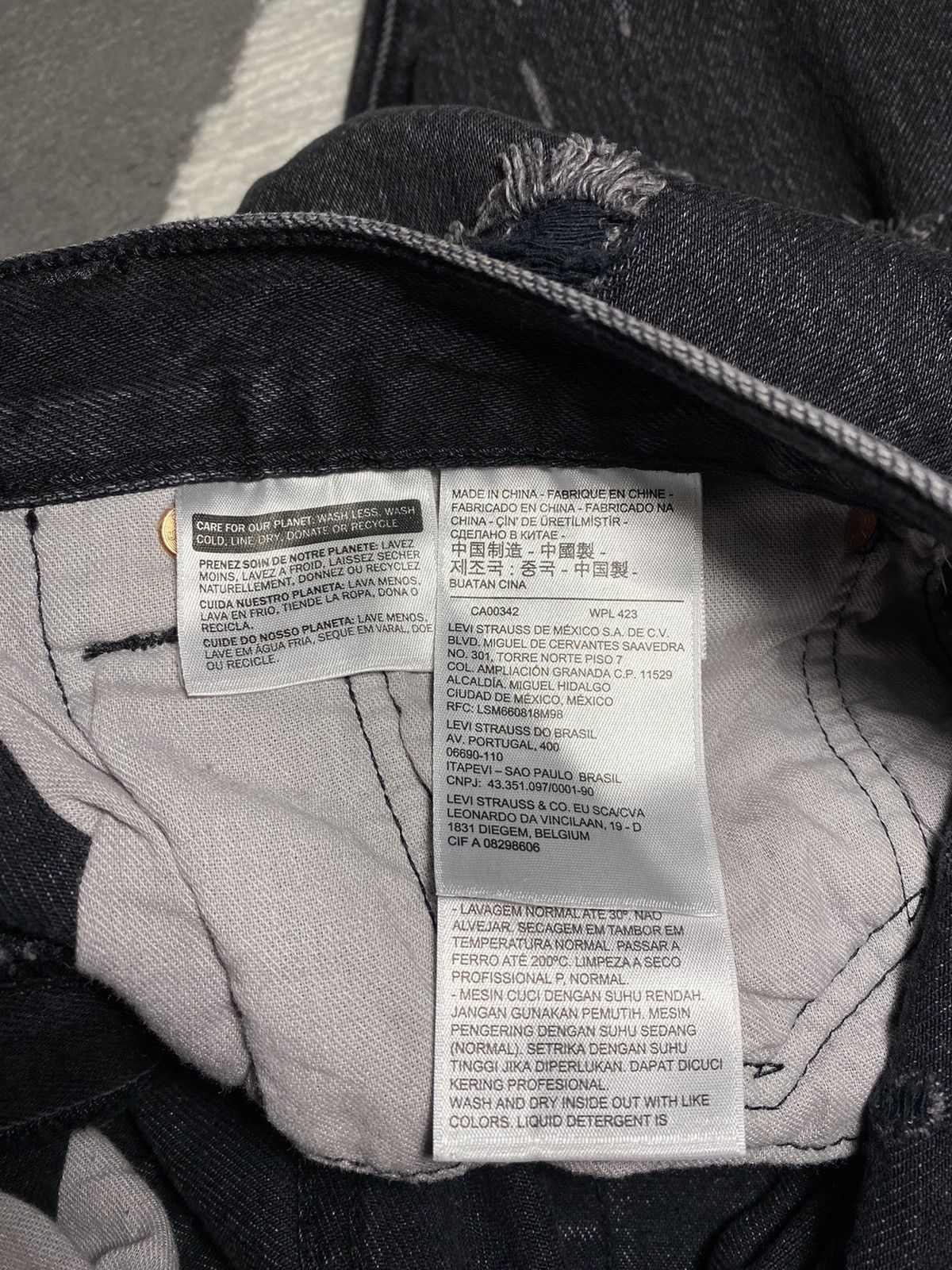 Levi's × Vintage Levi’s 501 Original Fit men’s Straight Fit Denim Jeans Size US 32 / EU 48 - 15 Thumbnail