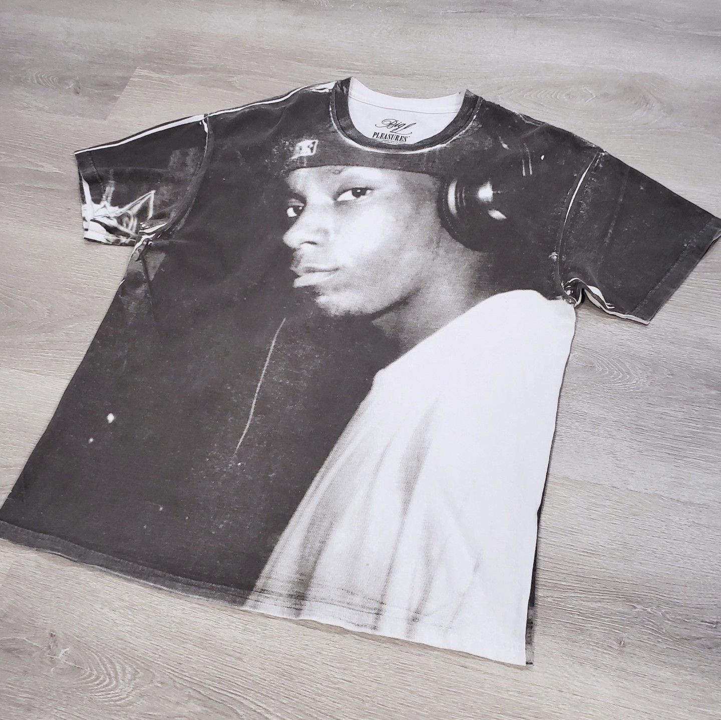 Pleasures × Rap Tees Pleasures x Big L 'Studio' T-Shirt AOP Rap Tee Pre-Owned EUC Size US XL / EU 56 / 4 - 5 Thumbnail