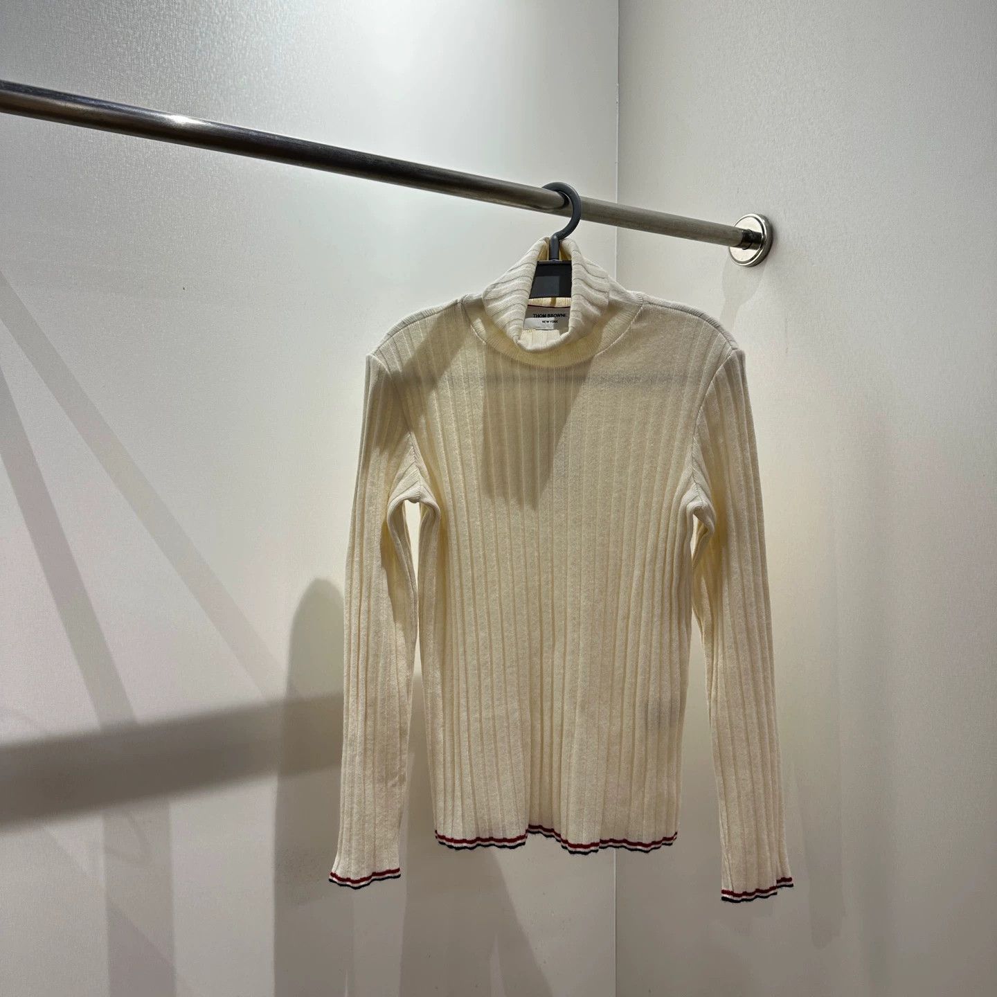 Thom Browne Thom Browne apr721 Cashmere Turtleneck L/S 42 Size M / US 6-8 / IT 42-44 - 1 Thumbnail