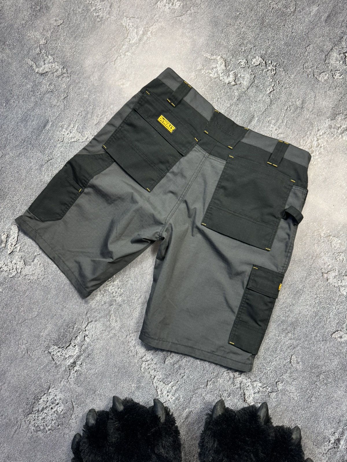 Other DeWALT Professional Cargo Work Shorts — Heavy Duty Size US 34 / EU 50 - 4 Thumbnail