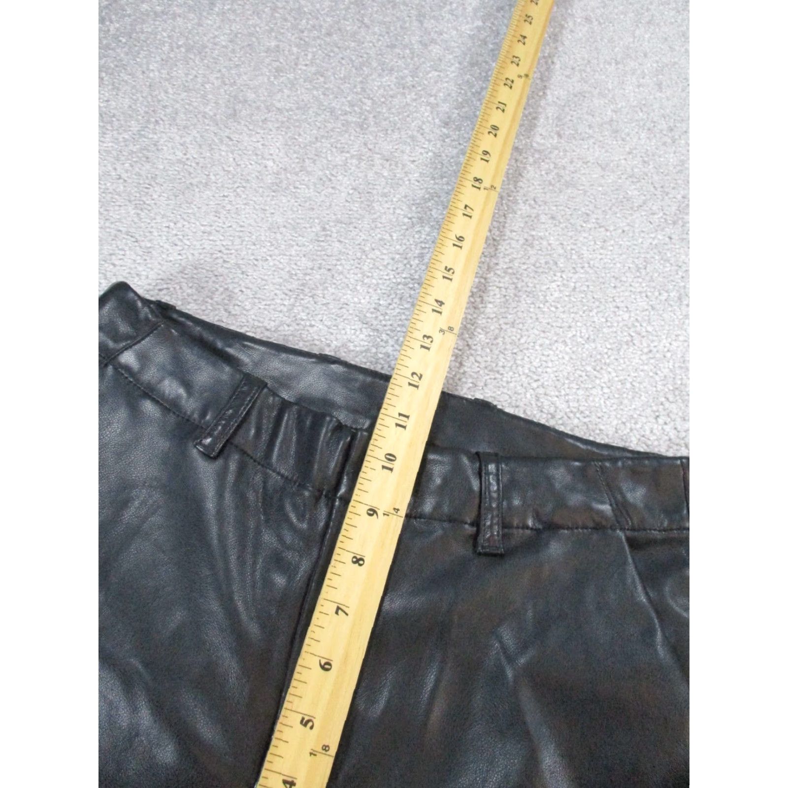 Gap Gap Womens 6 Black Faux Leather Slim Fit Pants Adults Size 6 Slim Tapered Ankle Black Gap Womens Pants Size 28" / US 6 / IT 42 - 6 Thumbnail