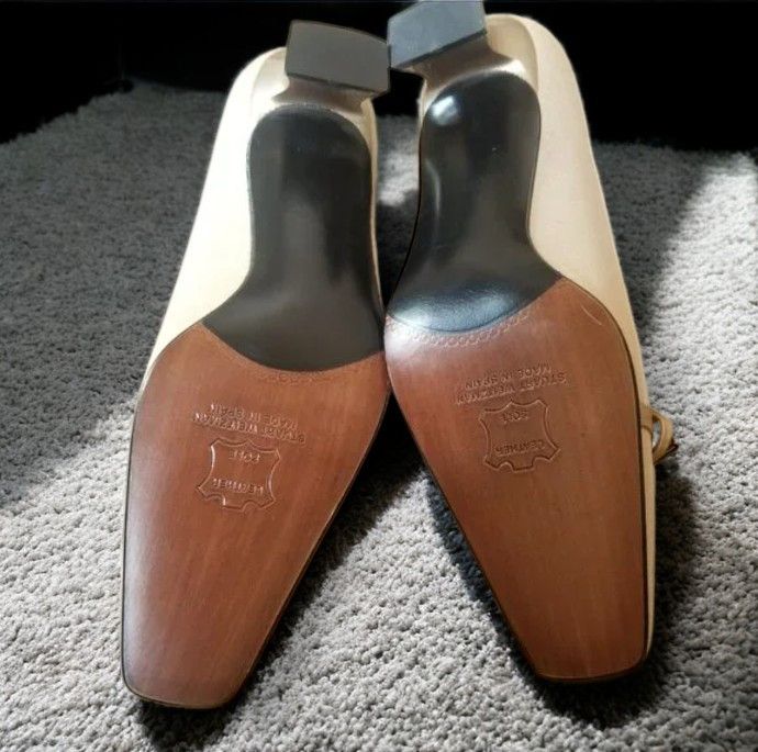 Stuart Weitzman Stuart Weitzman French Kitten Heel Shoes Size 4.5B Size US 4.5 / IT 34.5 - 5 Thumbnail