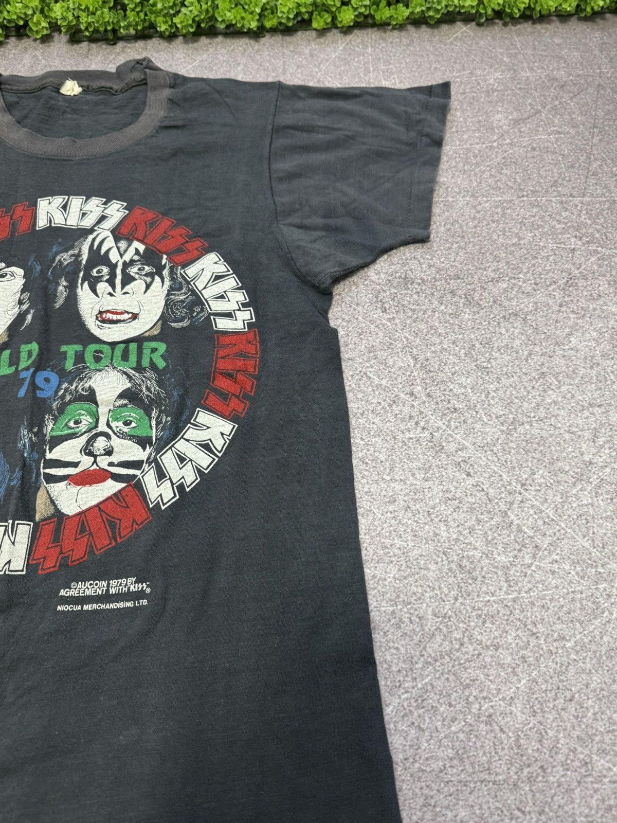 Band Tees Vintage 1979 Kiss World Tour Paper Thin T Shirt Size US S / EU 44-46 / 1 - 9 Thumbnail