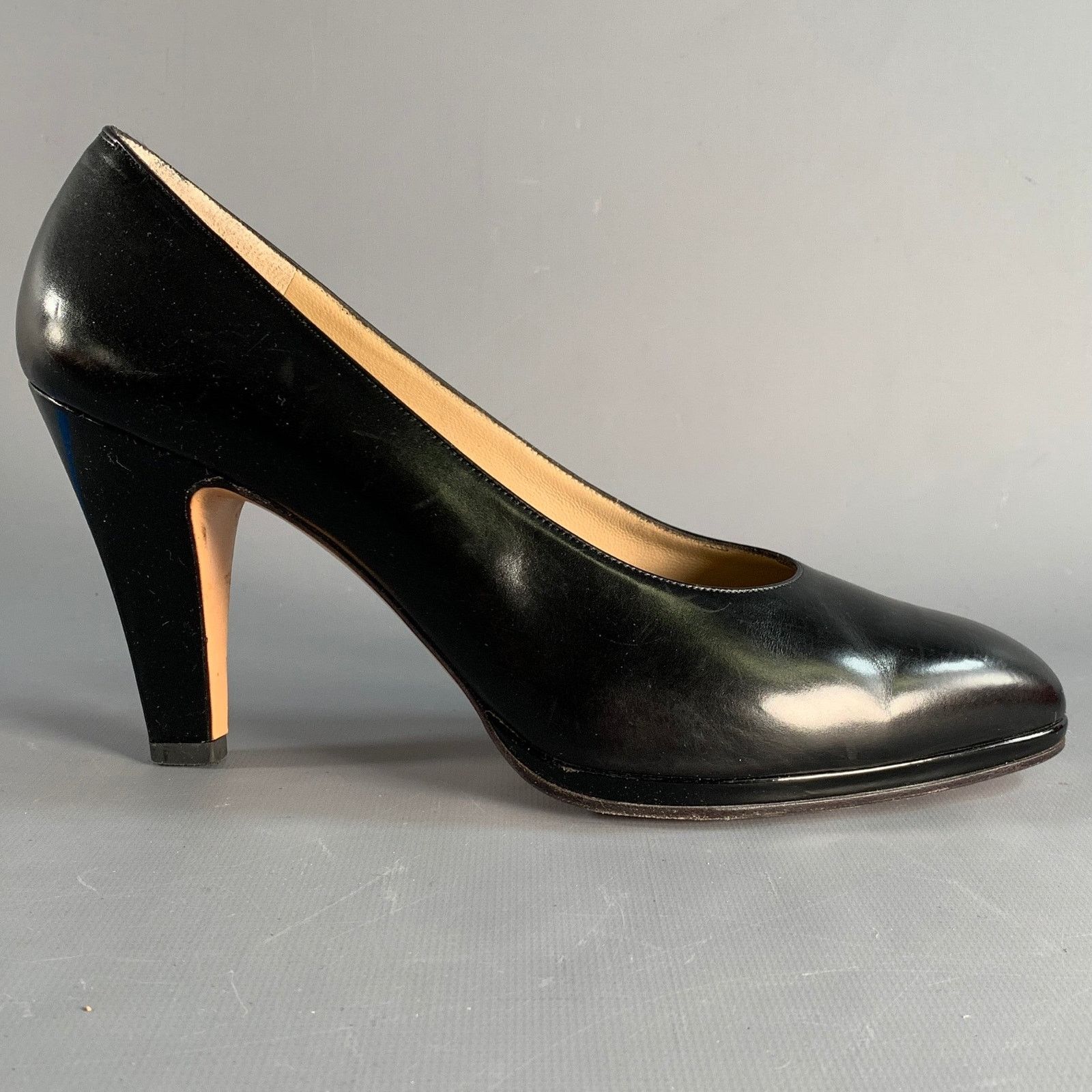 Salvatore Ferragamo SALVATORE FERRAGAMO Size 9 Black Leather Platform Pumps Size US 9 / IT 39 - 2 Thumbnail