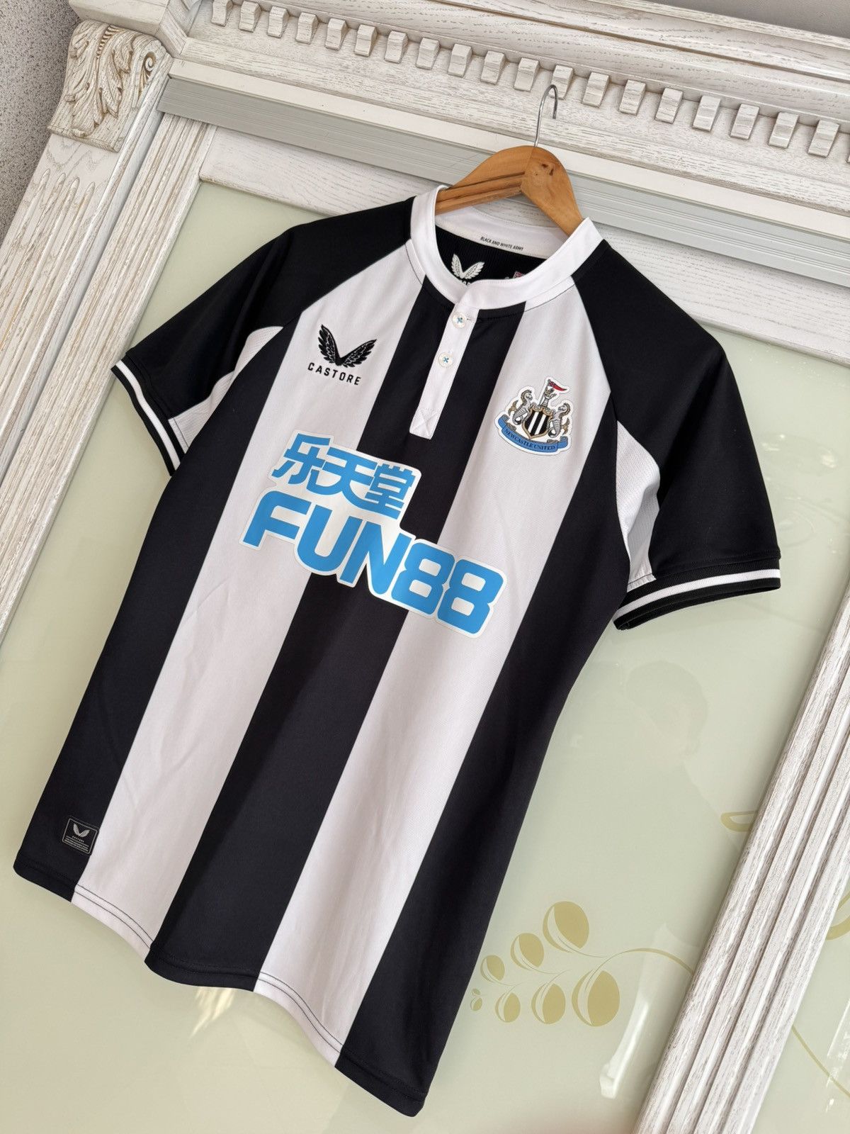 Other Newcastle United 2021-2022 Home Soccer Jersey Football Kit Size US S / EU 44-46 / 1 - 3 Thumbnail