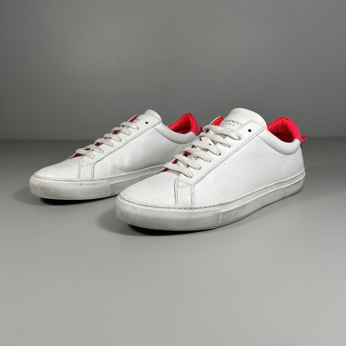 Givenchy Givenchy White / Fuchsia Leather Urban Knot Low Top Sneakers Size US 9.5 / IT 39.5 - 2 Thumbnail