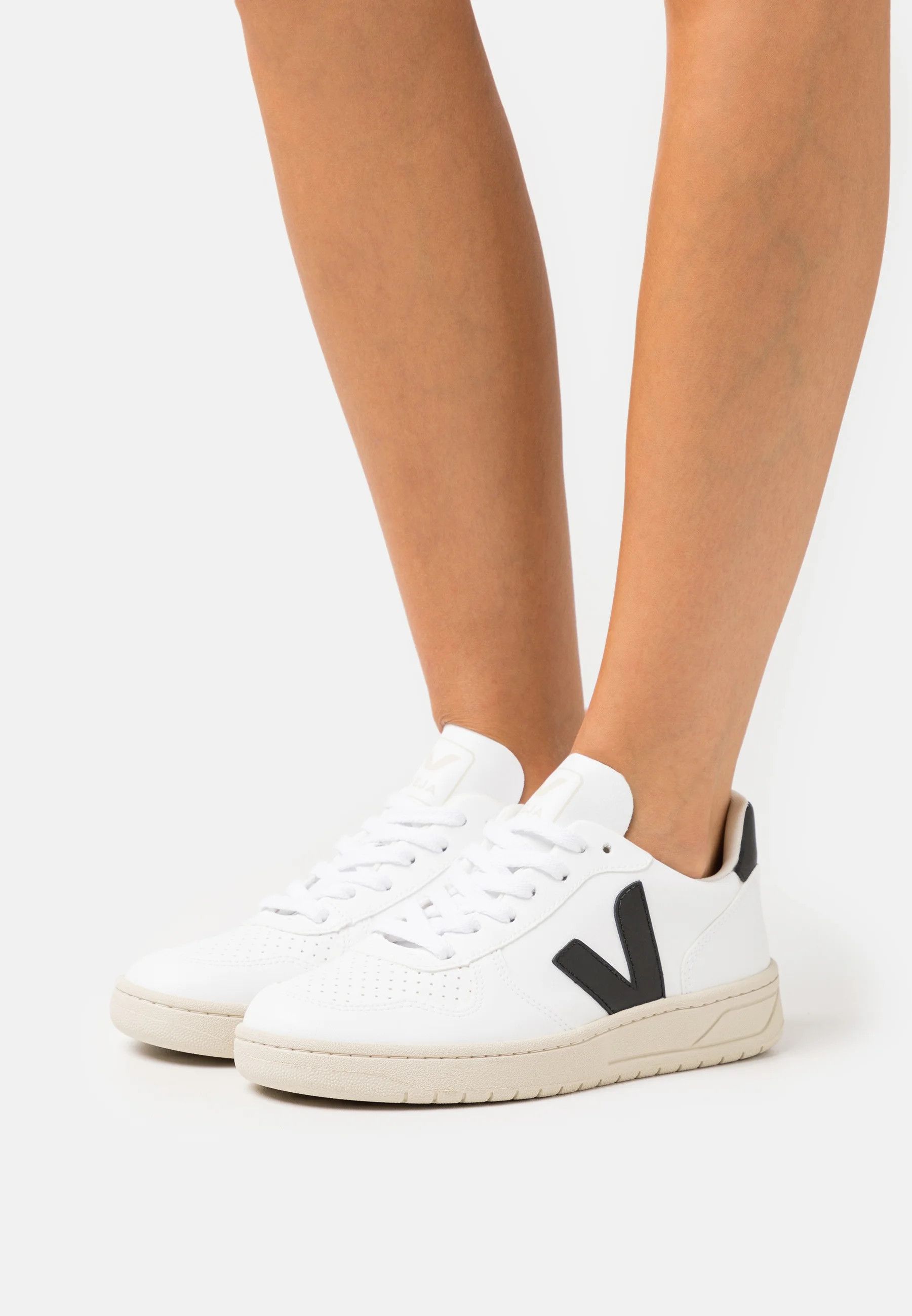 Veja Veja V-10 Sneakers Size US 8 / IT 38 - 1 Thumbnail