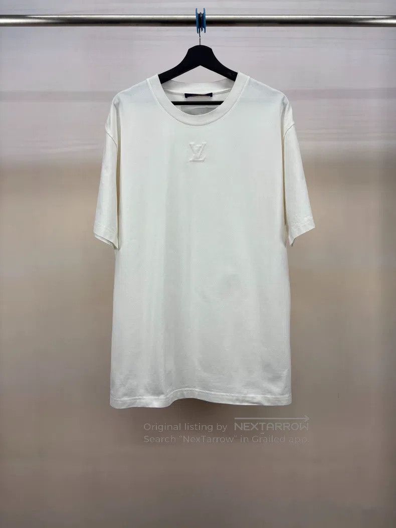 Louis Vuitton Louis Vuitton White embossed short sleeves Size US XL / EU 56 / 4 - 1 Thumbnail