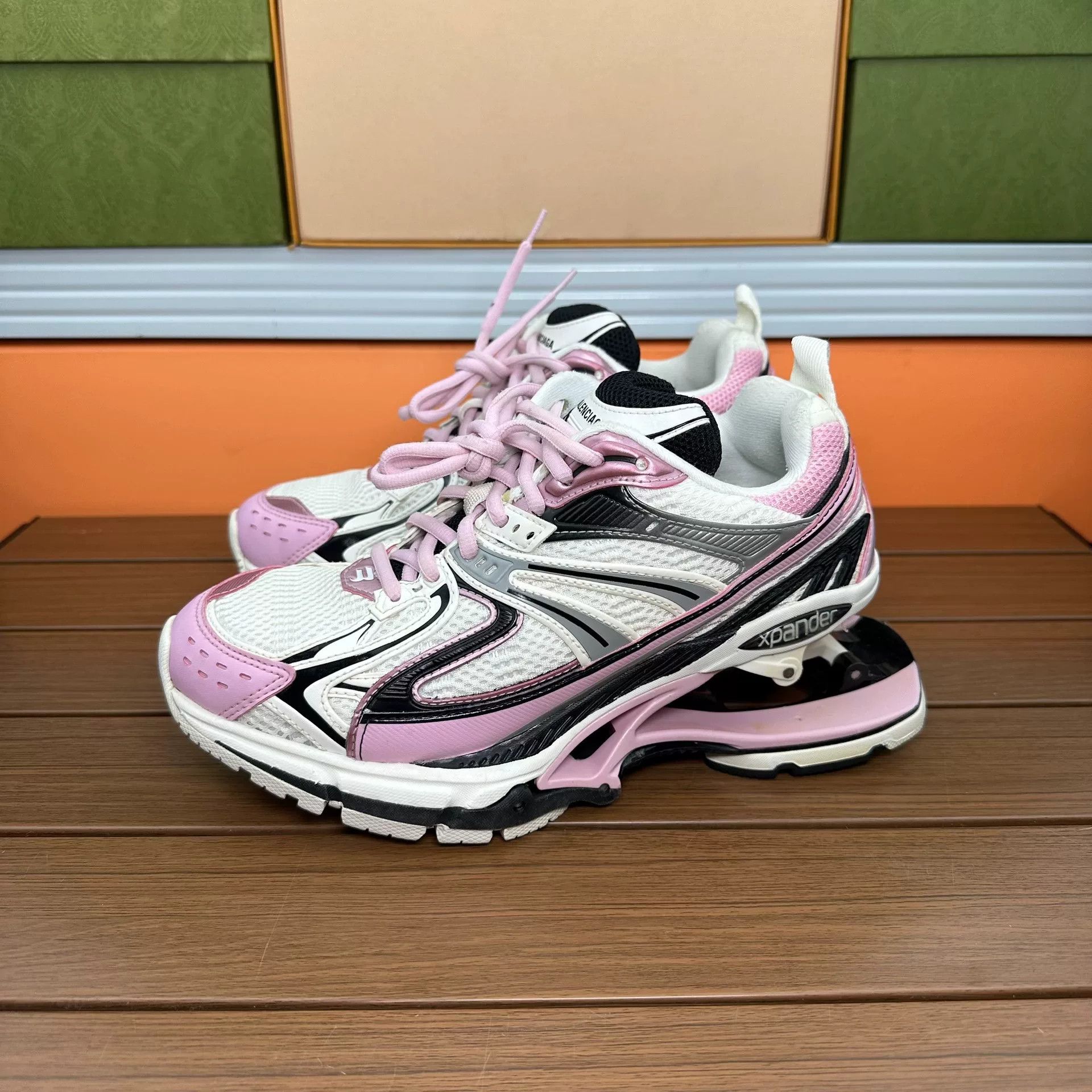 Balenciaga Balenciaga Pink Lowtop Sneakers it_37 Women Size US 7 / IT 37 - 1 Thumbnail