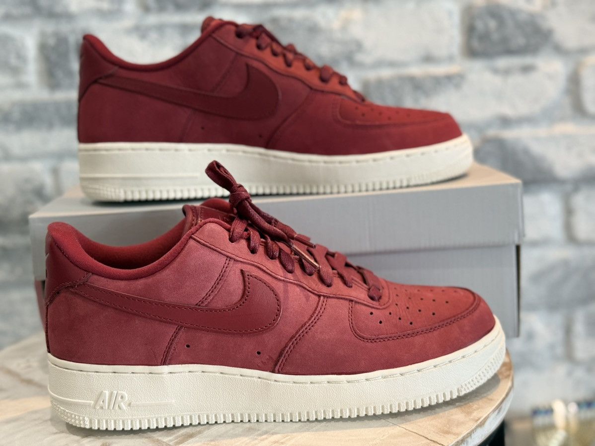 Nike Nike Air Force 1 Premium Team Red Size 9.5m 11w DR9503-600 Size US 11 / IT 41 - 1 Thumbnail