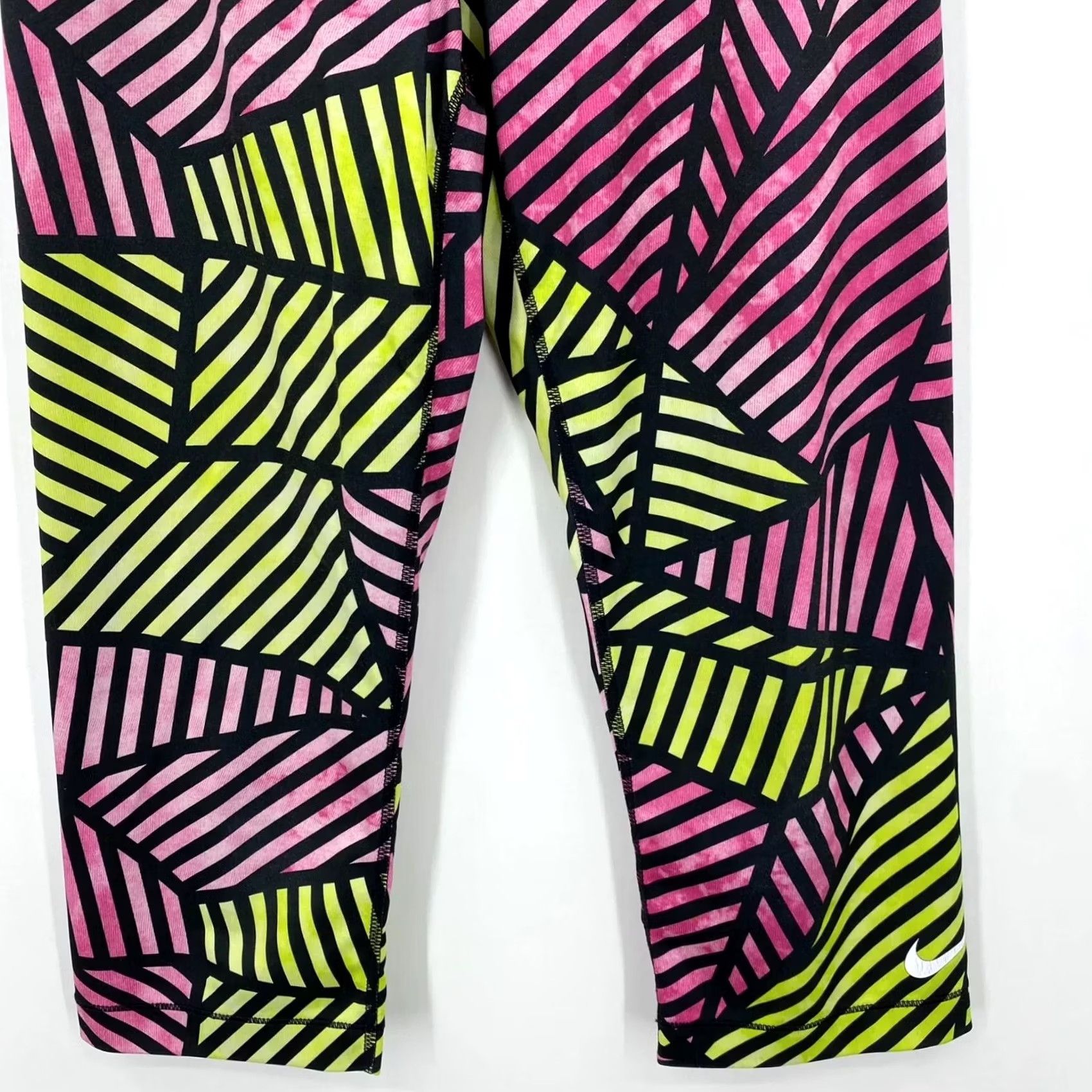 Nike Nike Pro Leggings Women's M Multicolor Cropped Active Polyester Spandex Blend Size 32" / US 10 / IT 46 - 3 Thumbnail