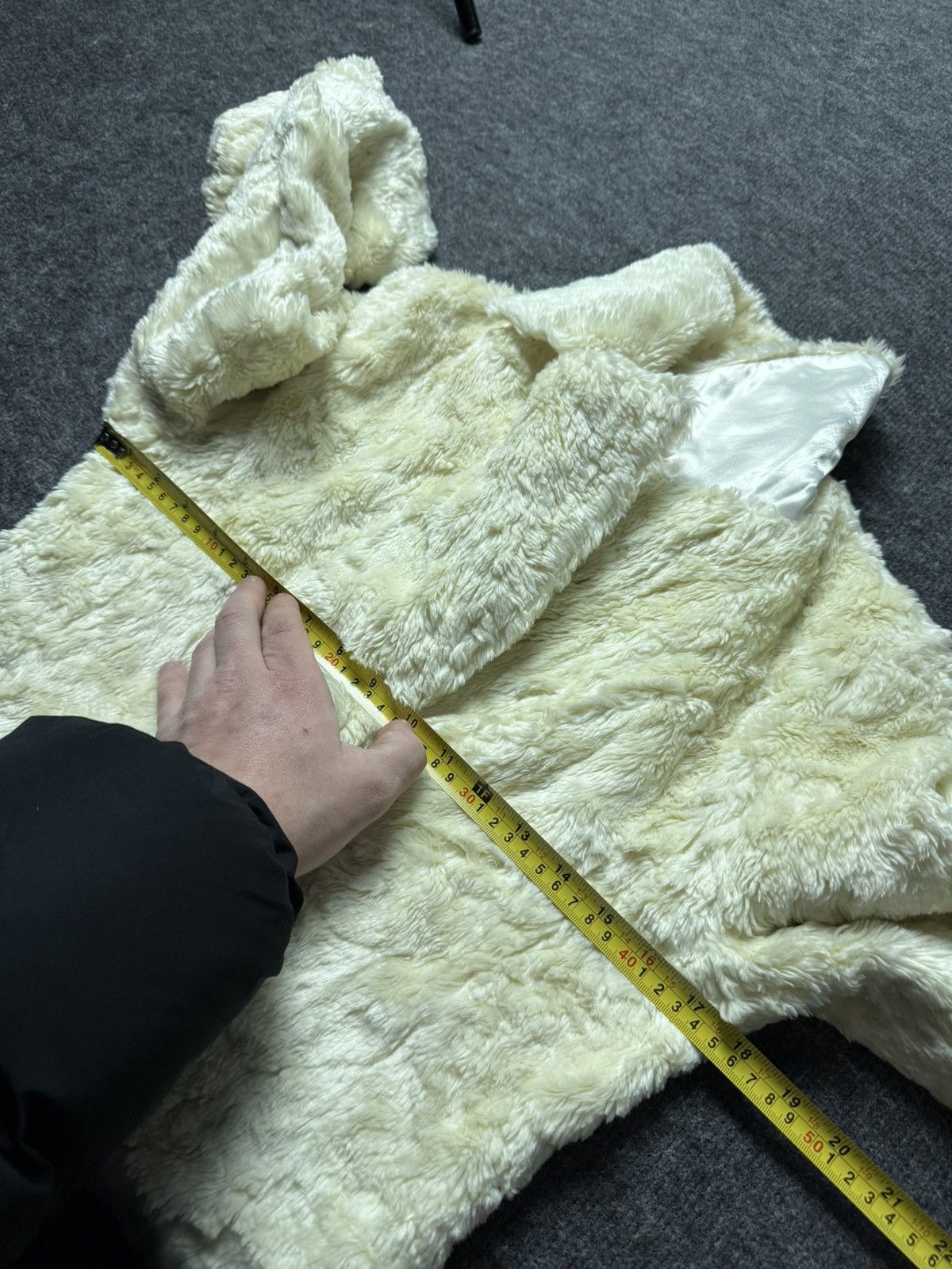 Japanese Brand Avant Garde 00s Ivory Faux Fur Coat Vintage Korean Designer Size S / US 4 / IT 40 - 19 Thumbnail